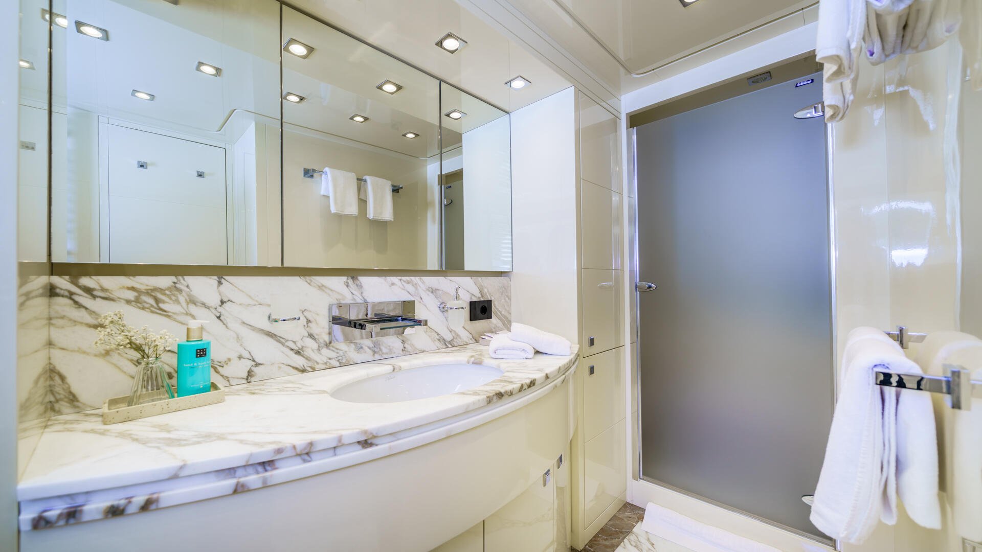 28-Cynthia-bathroom-view_.jpg