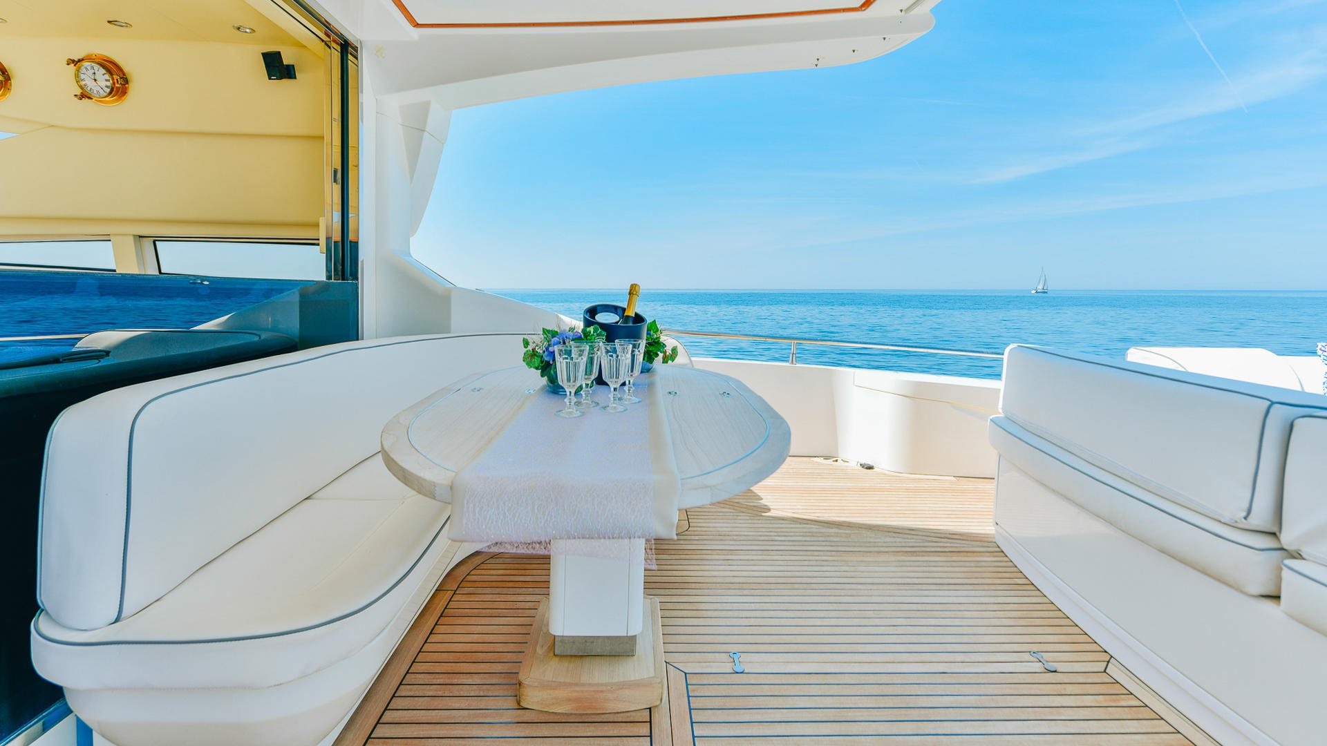 08-SEA-LADY-deck-seating area.jpg