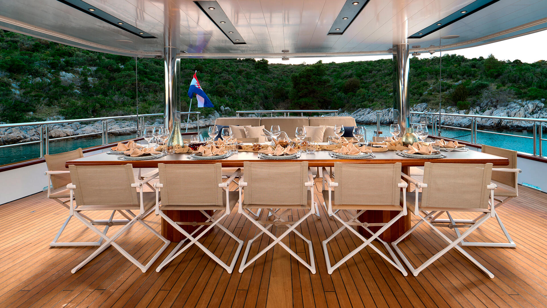 14-Marallure-aft-table-set_.jpg