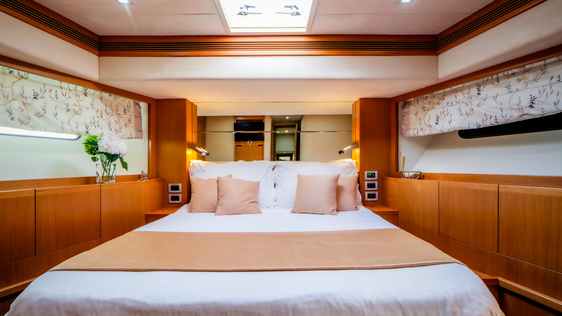 20-ORLANDO-L-VIP-cabin_.jpg