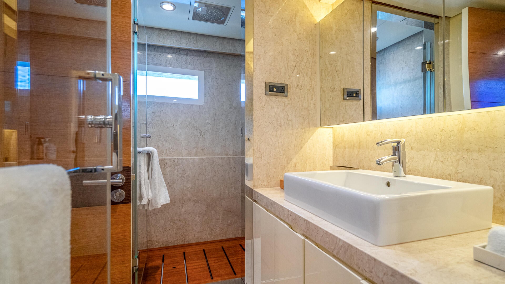 43-Silent-World-Double-cabin-ensuite_.jpg