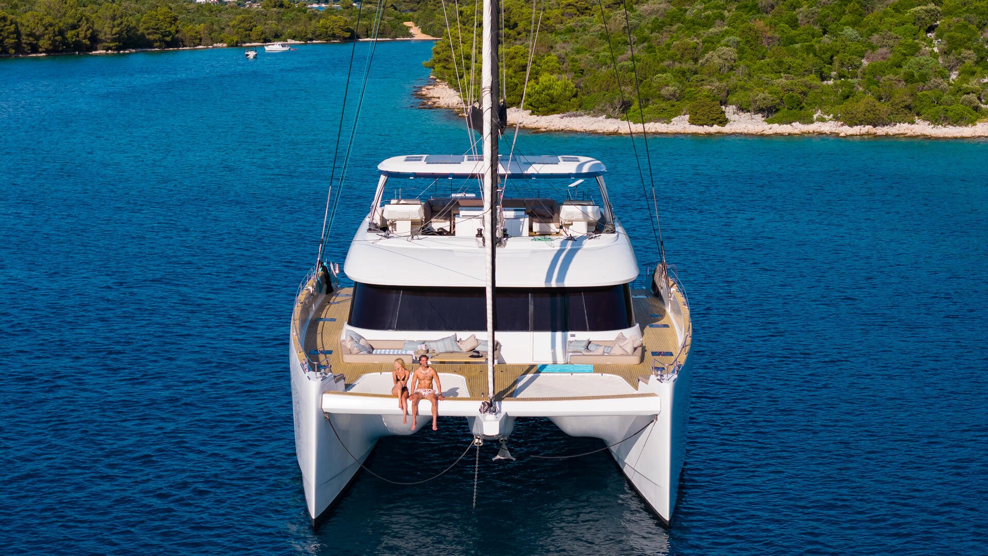 01-Honeybird-front-view_.jpg