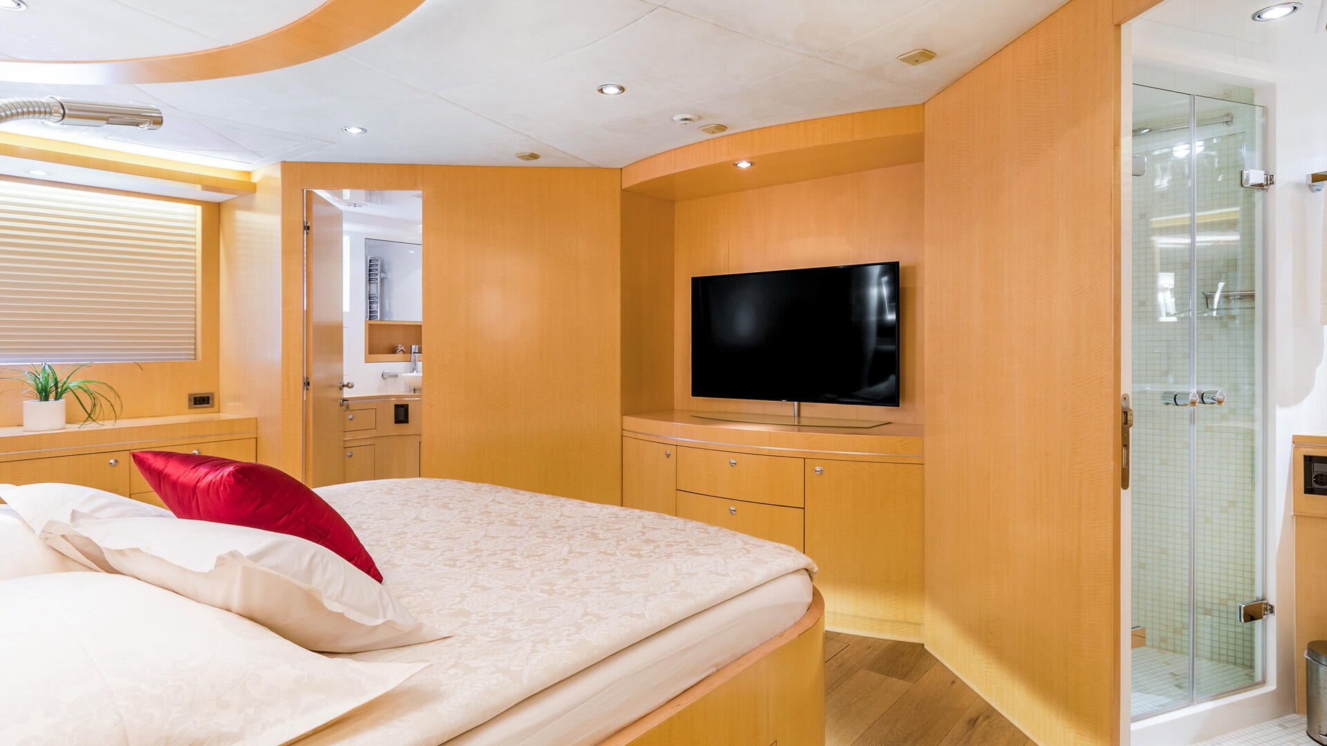 24-Conte-Alberti-Vip-cabin_.jpg