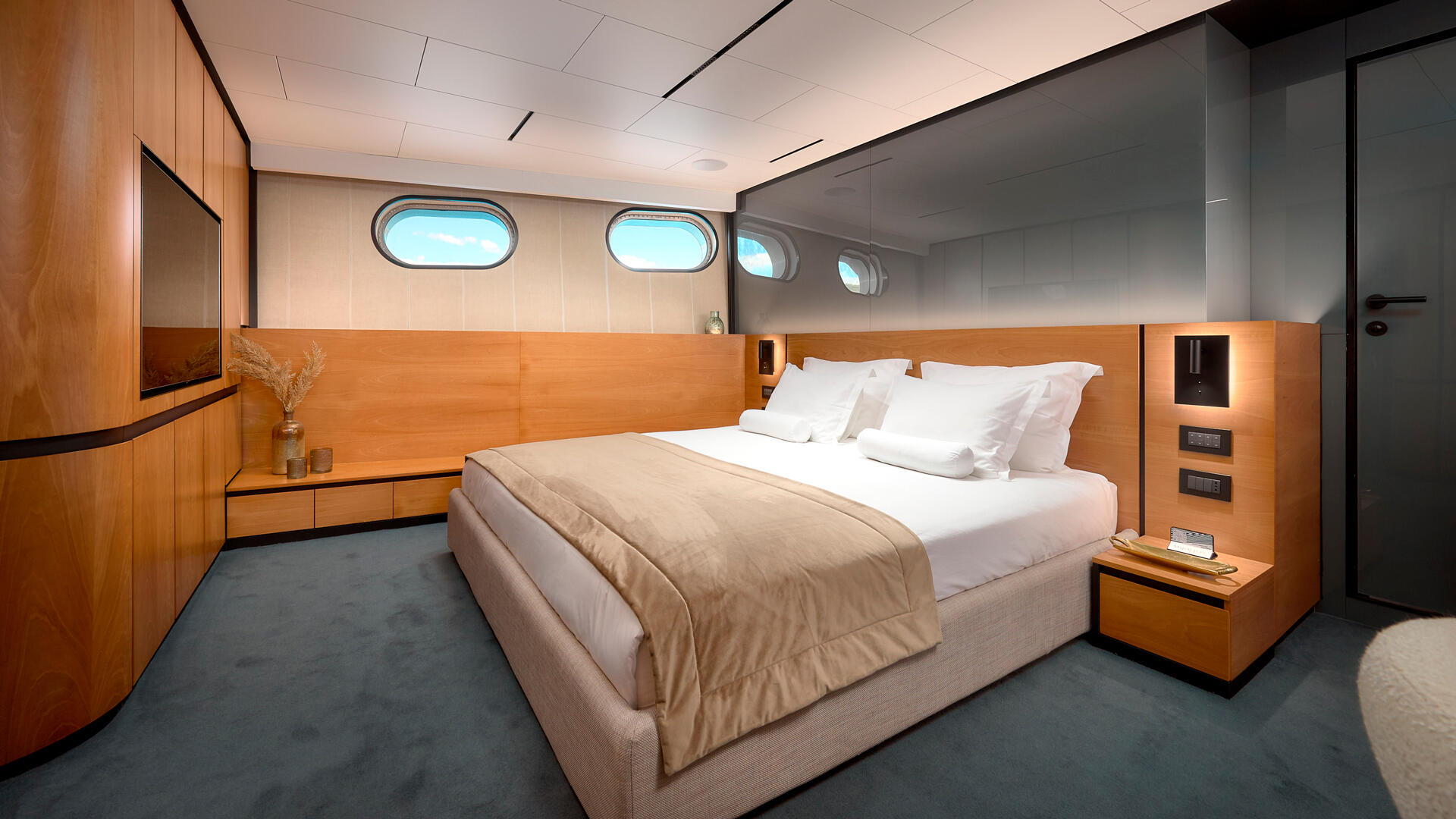 34-Marallure-Master-cabin_.jpg