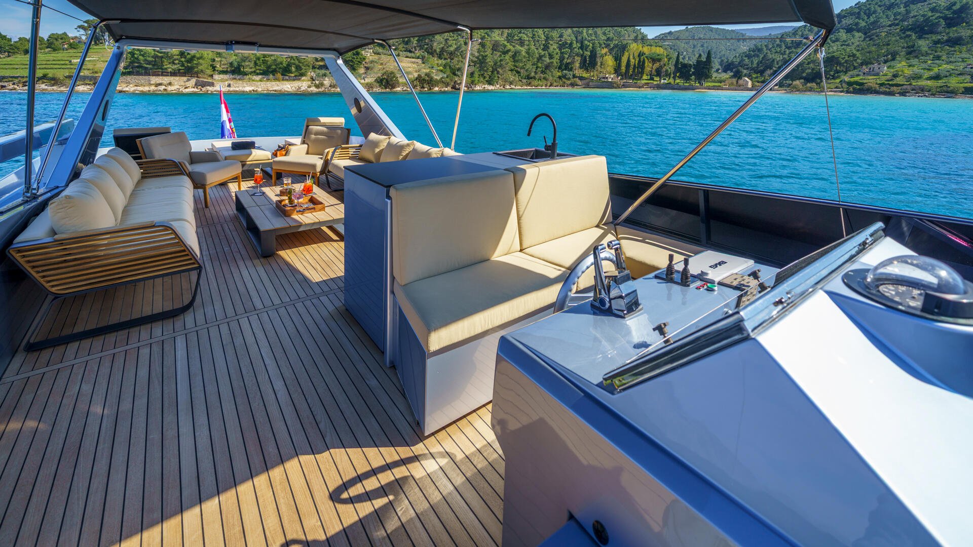 37-Phantom-flybridge_.jpg
