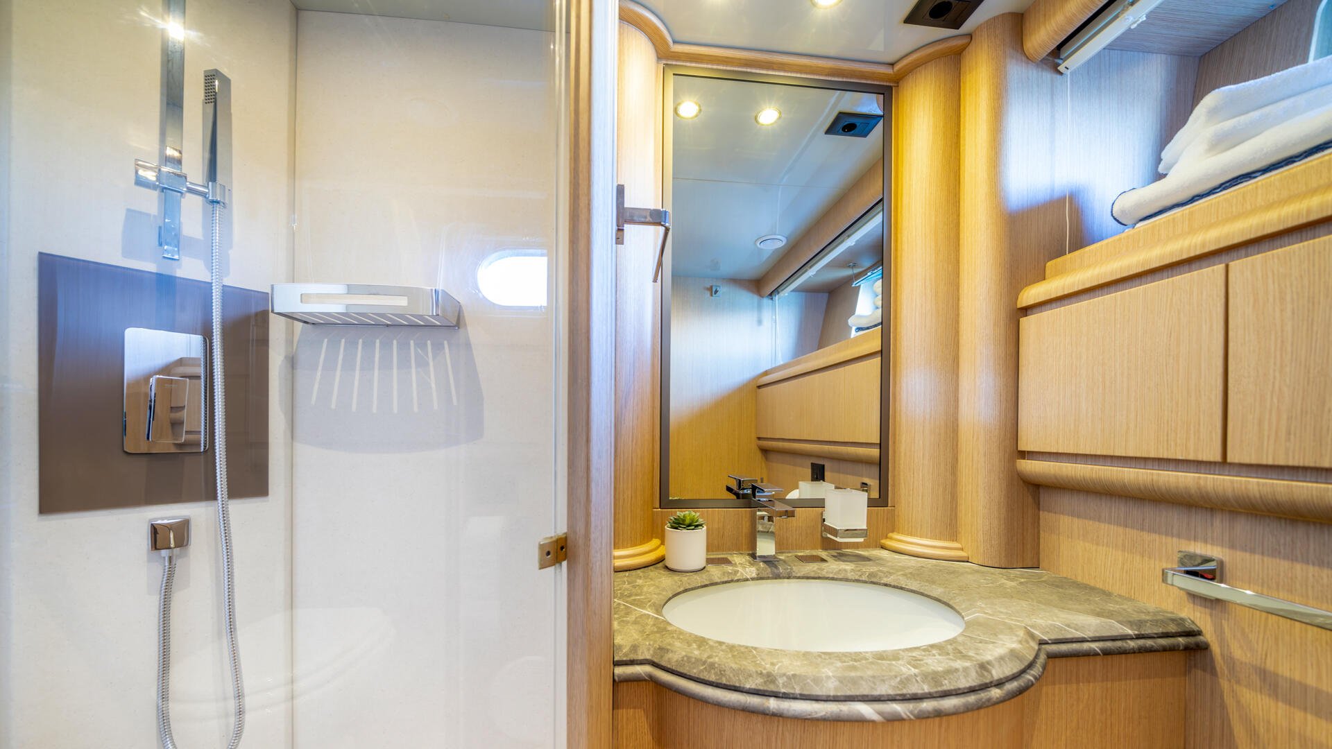 15-Phantom-bathroom_.jpg