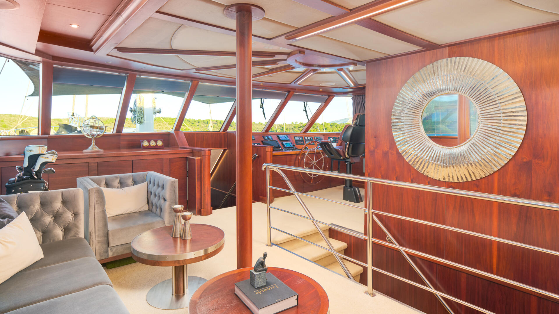 27-Lady-Gita-salon-wheelhouse_.jpg