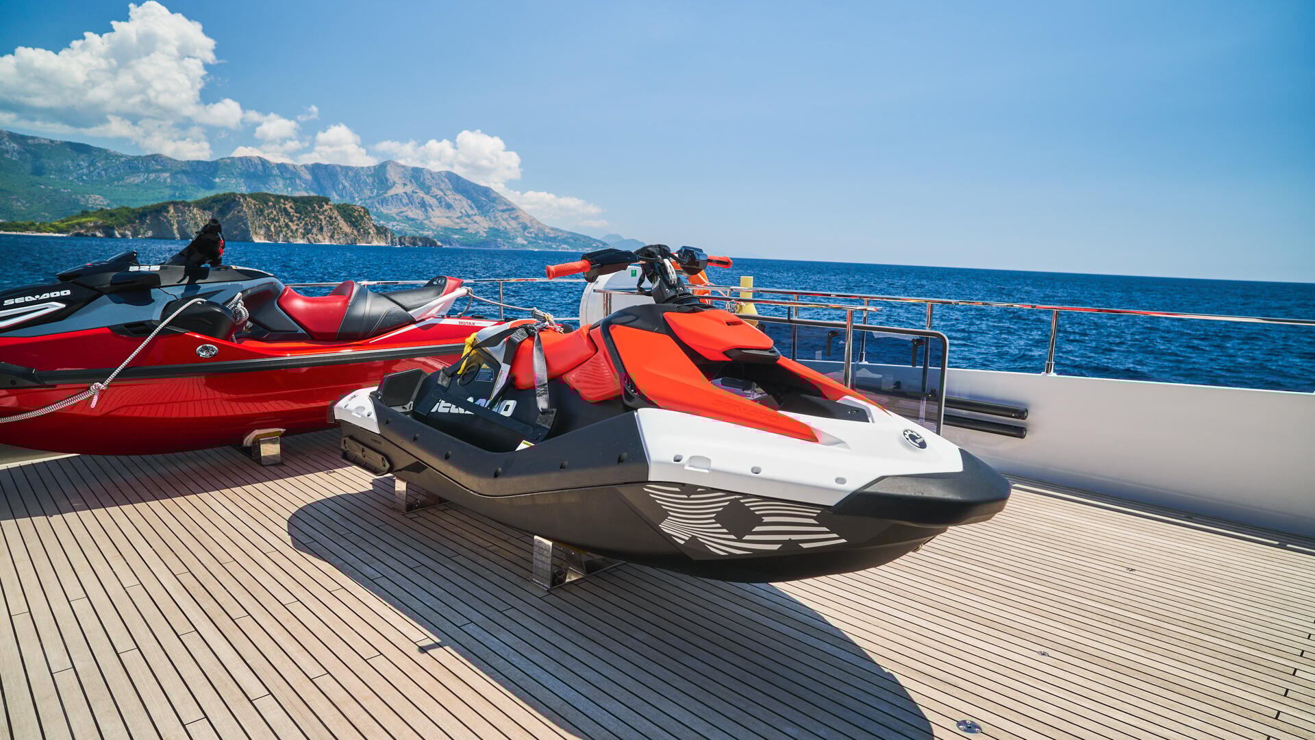 14-Madra-II-jet-skis_.jpg