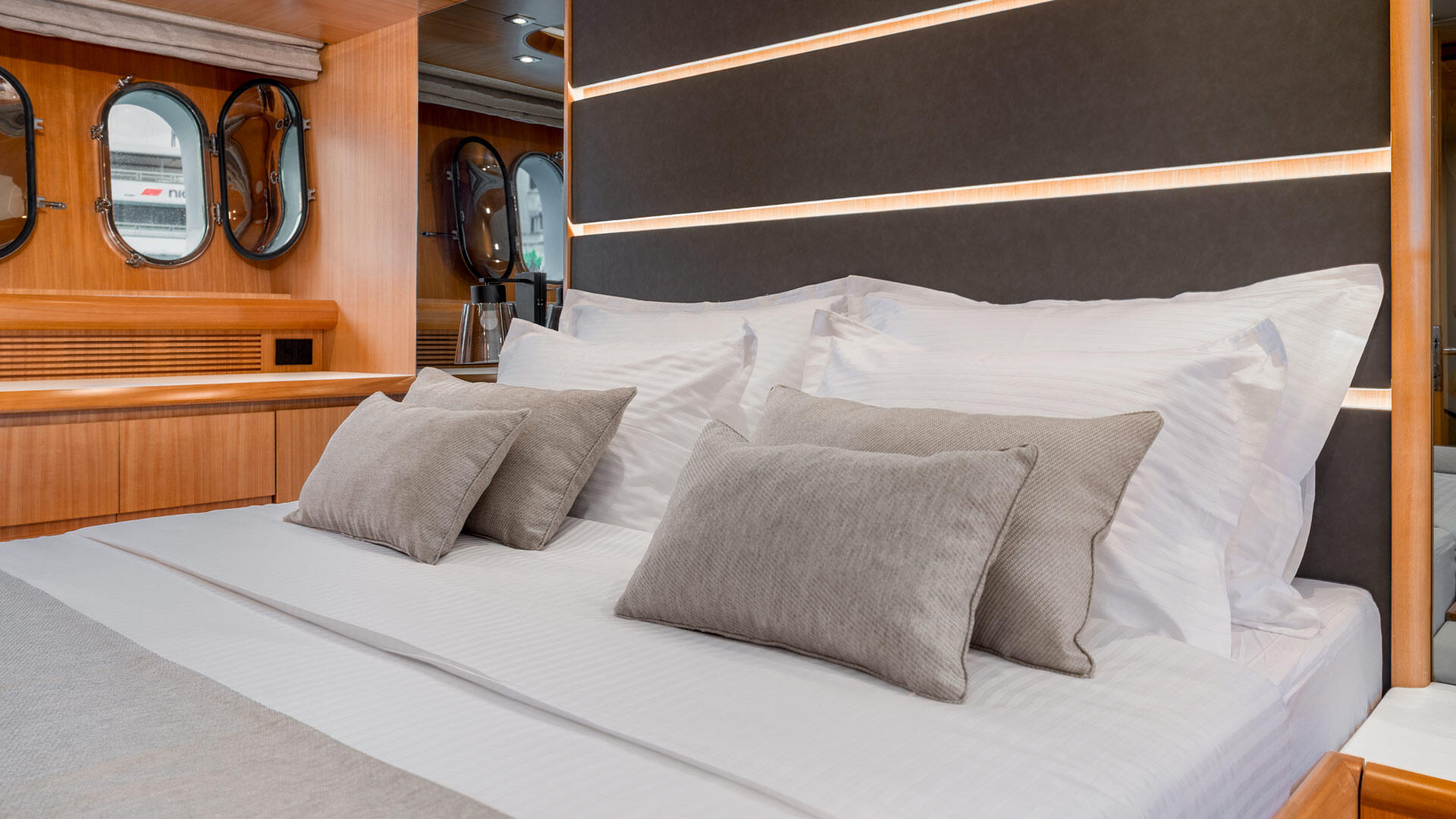 27-Cynthia-Double-cabin-1-detail_.jpg