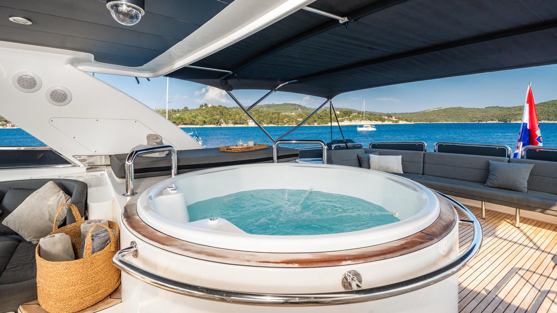 14-Conte-Alberti-jacuzzi_.jpg