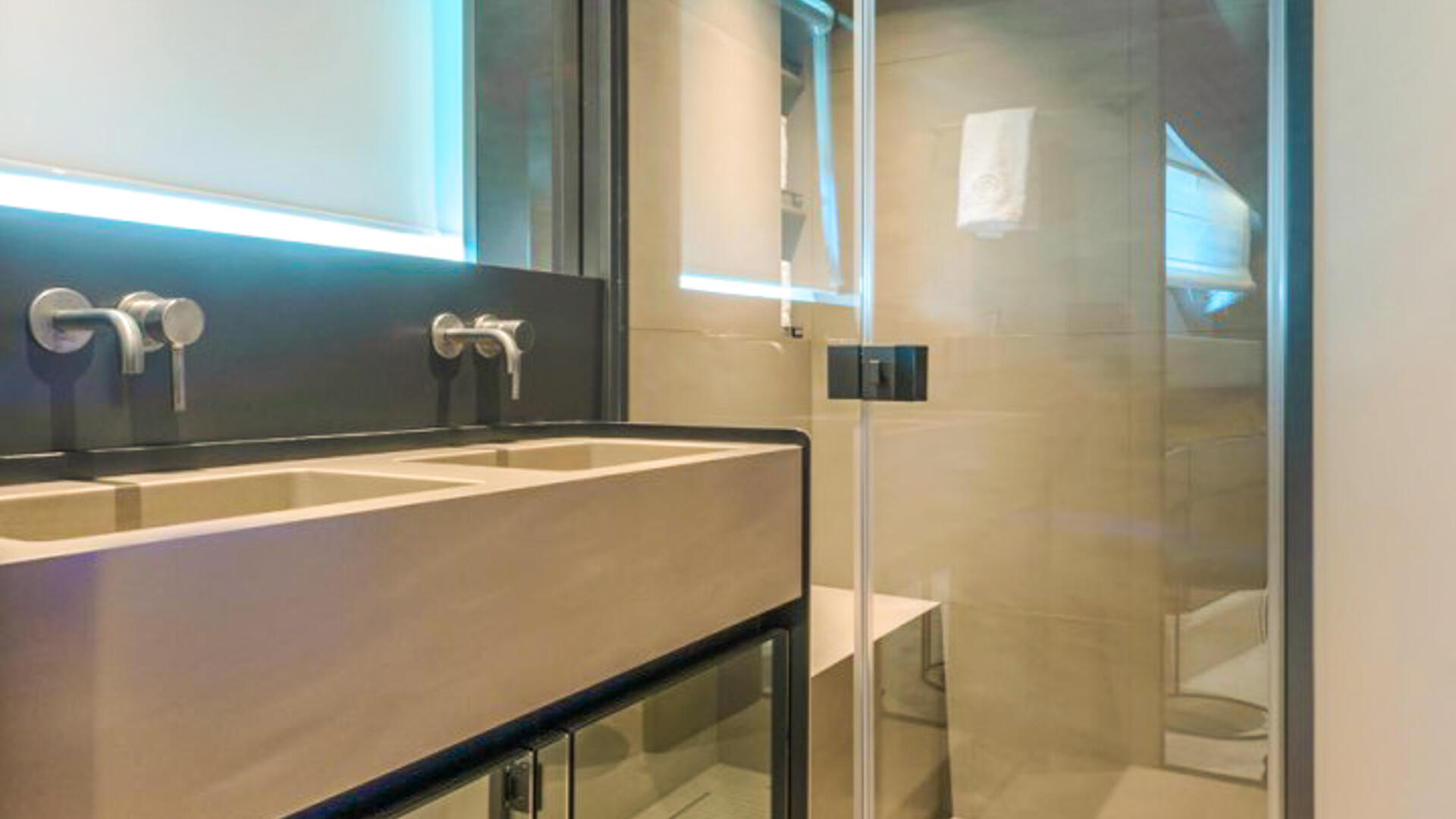 06-Bluegame-BG74-bathroom_.jpg