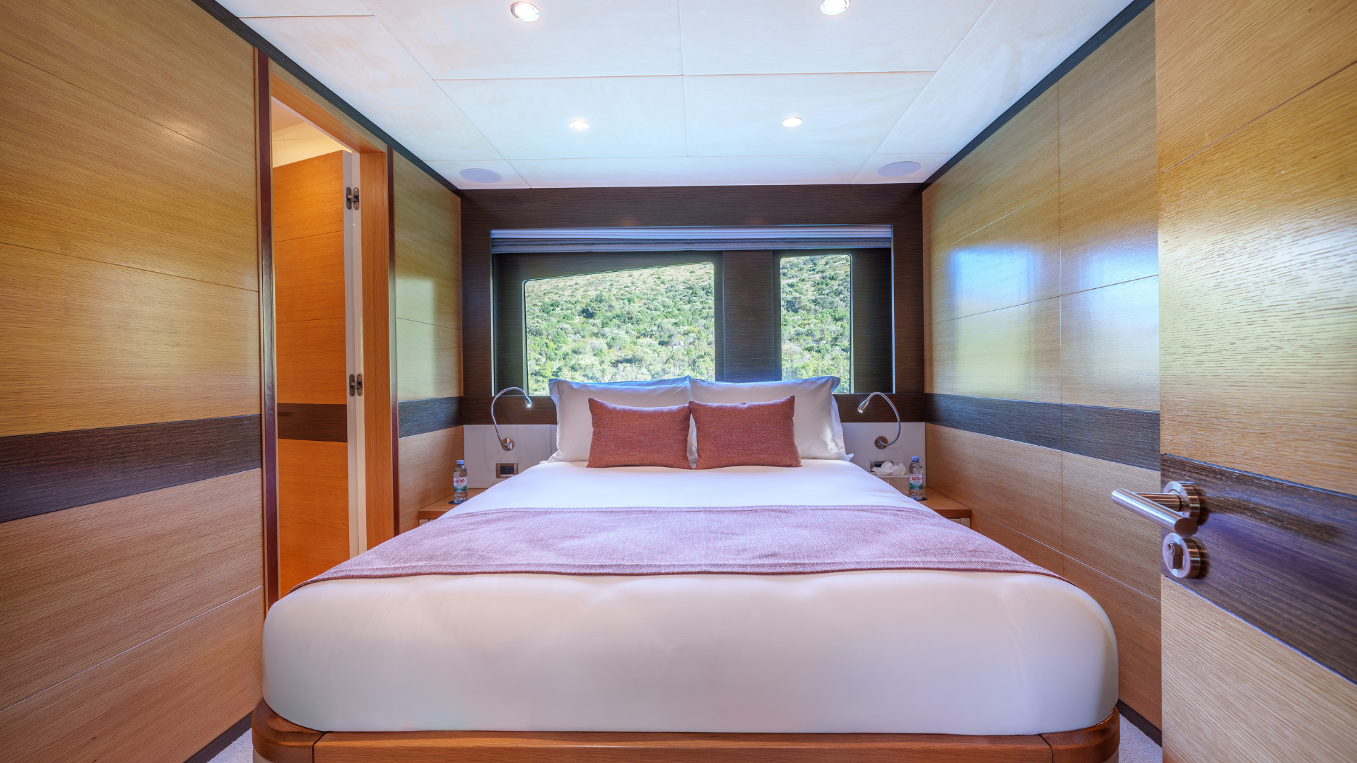 41-Silent-World-Double-cabin-upper-deck_.png
