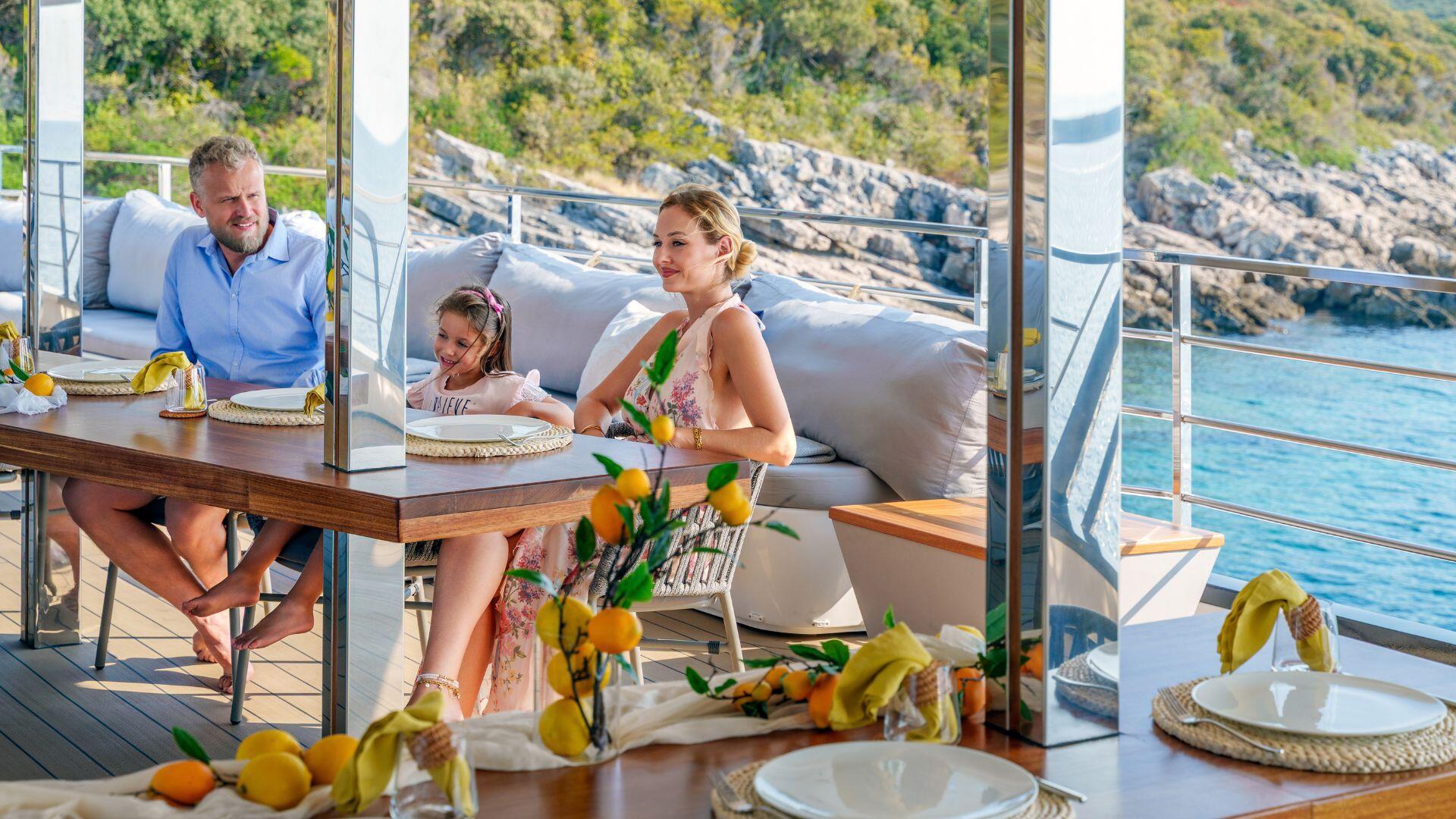 30-Argo-dining_.jpg