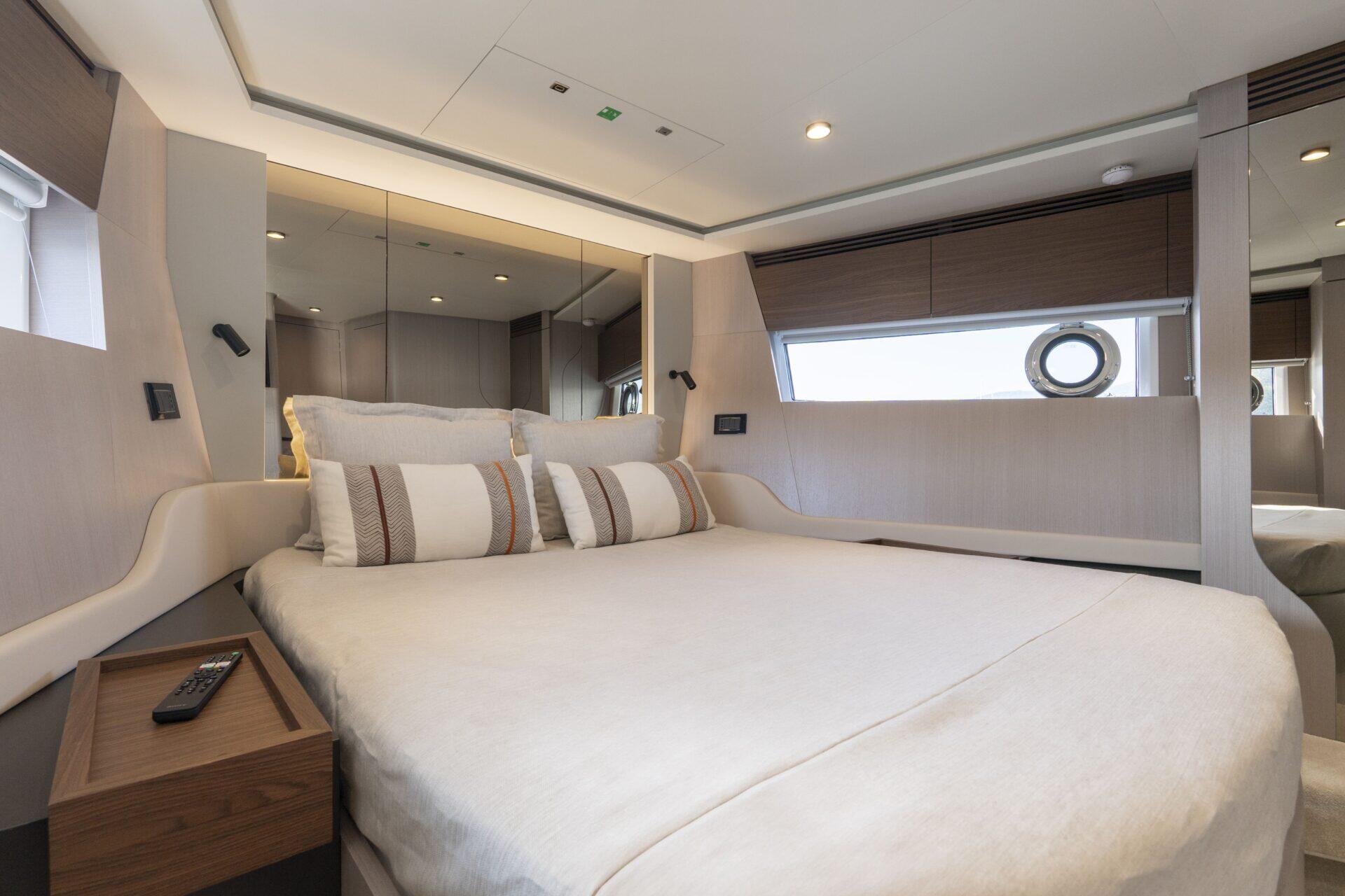 14-FELICITA-VIP-cabin_.jpg