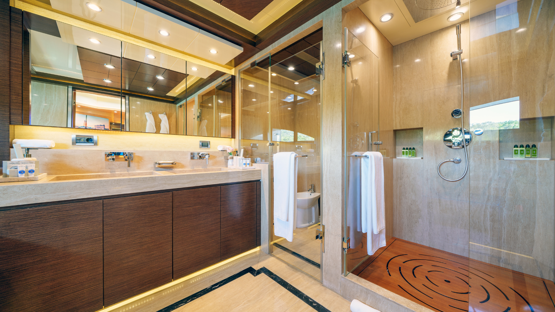 25-Silent-World-Master-ensuite_.png