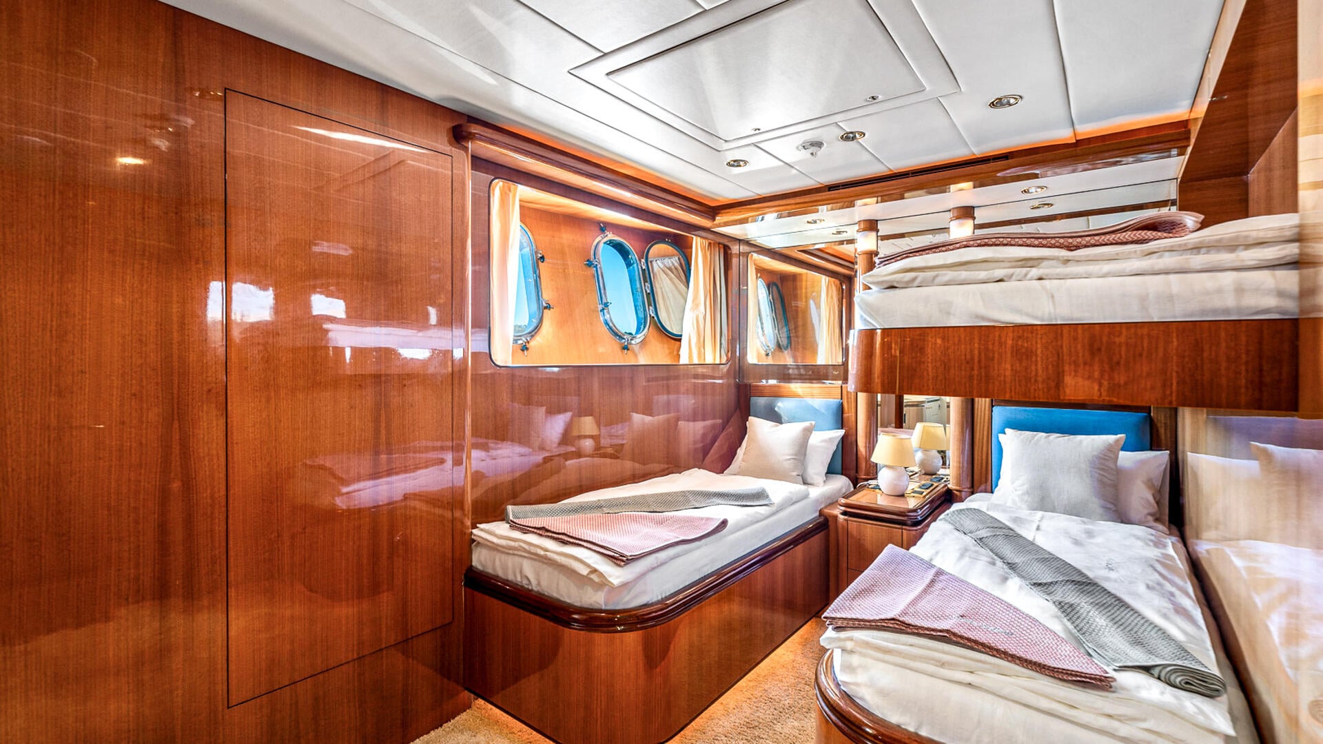 33-Conte-Stefani-Twin-cabin_.jpg