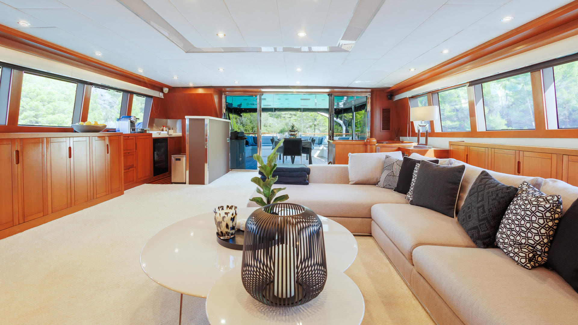 18-SAN-LIMI-salon-view-towards-stern_.jpg