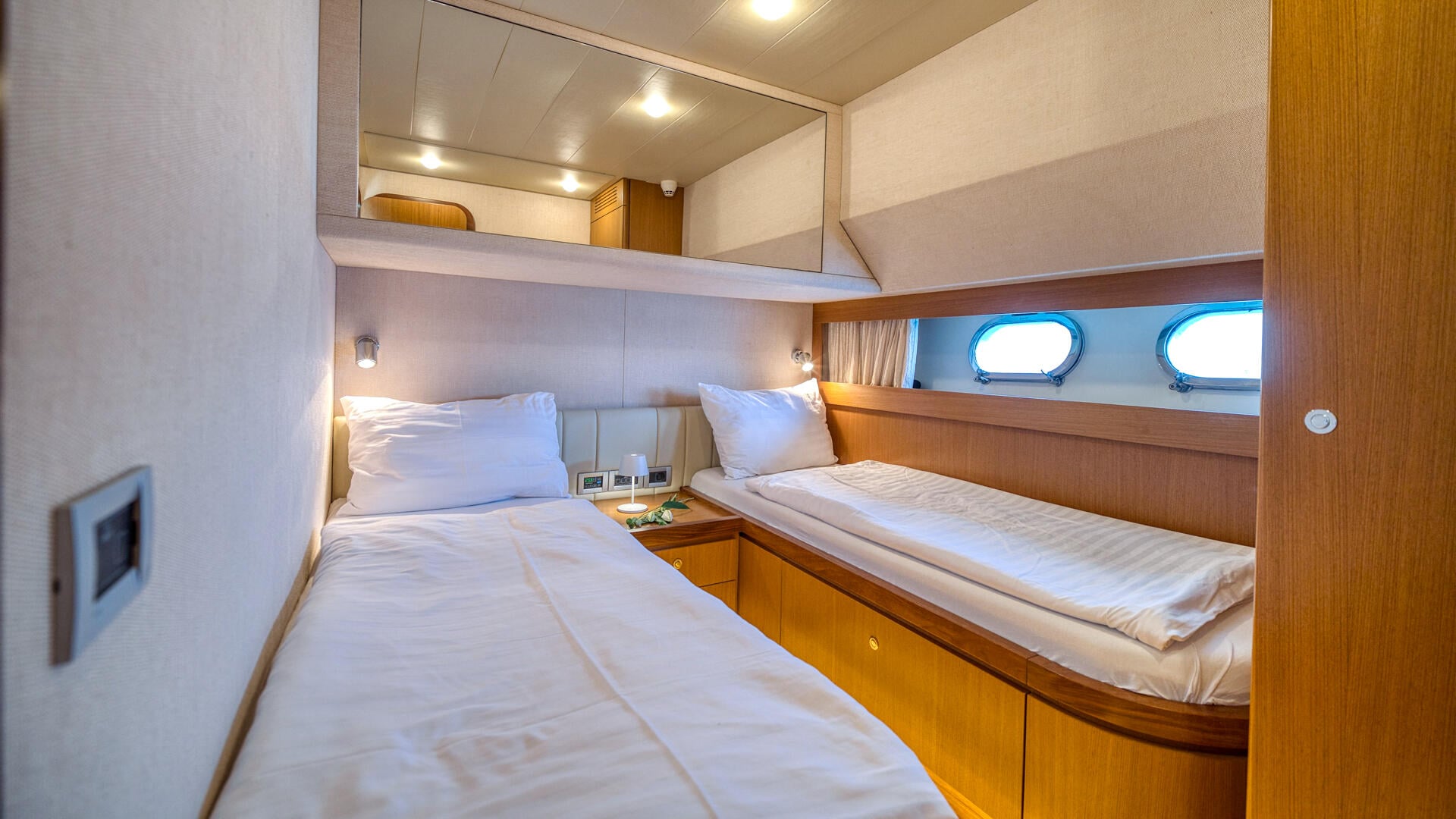 23-Dominique-Twin-cabin_.jpg