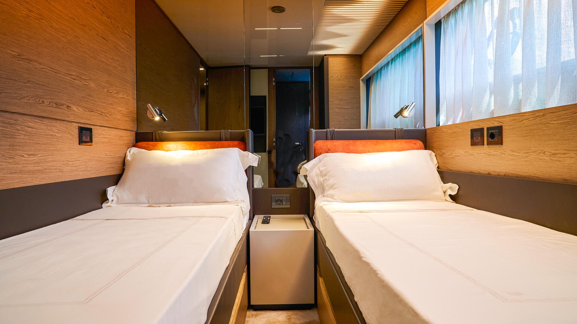 26-Madra-II-Twin-cabin_.jpg