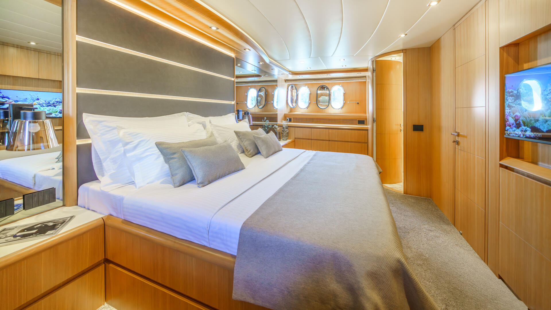29-Cynthia-VIP-cabin_.jpg
