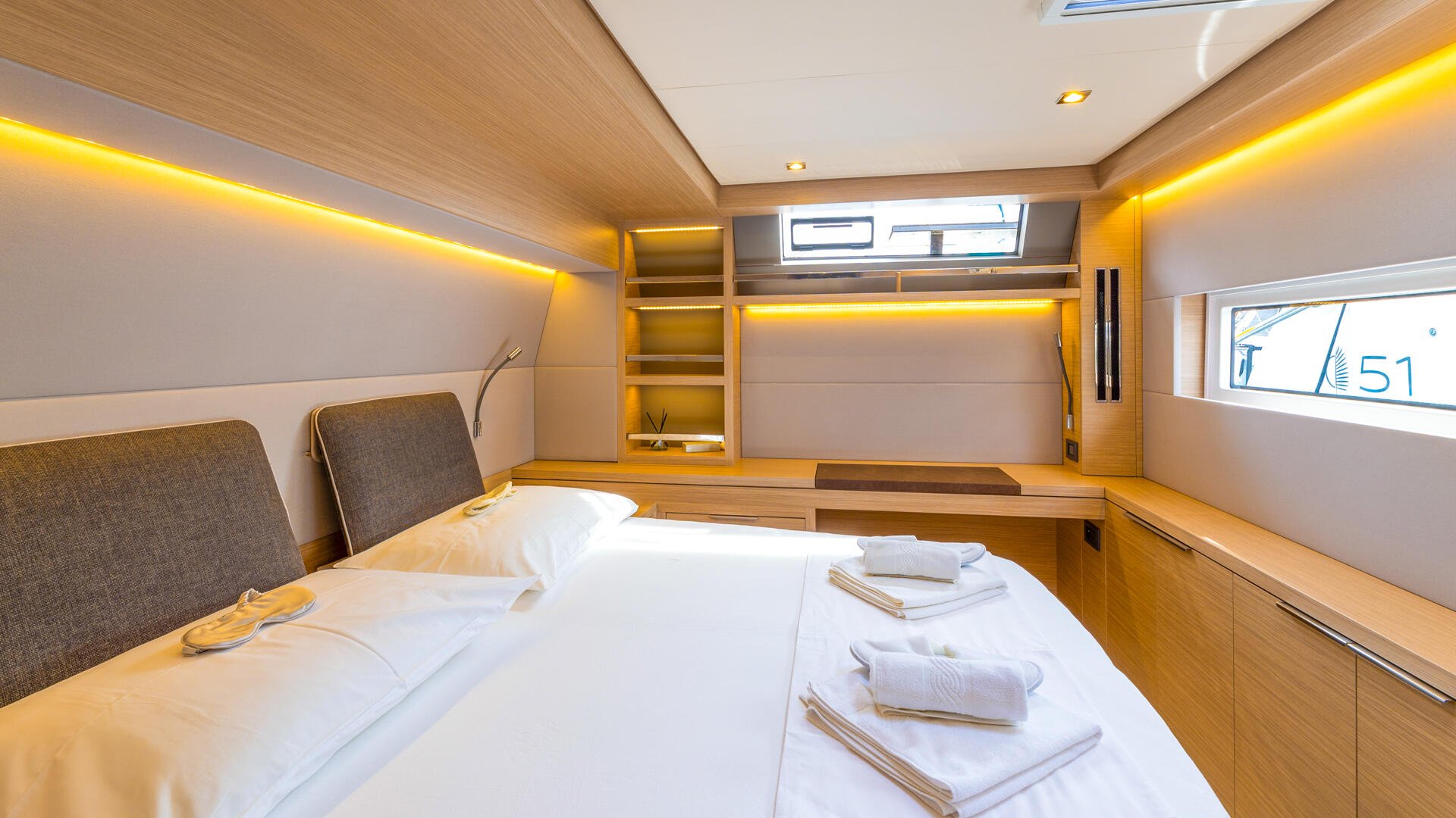 16-Artisan-side-cabin_.jpg