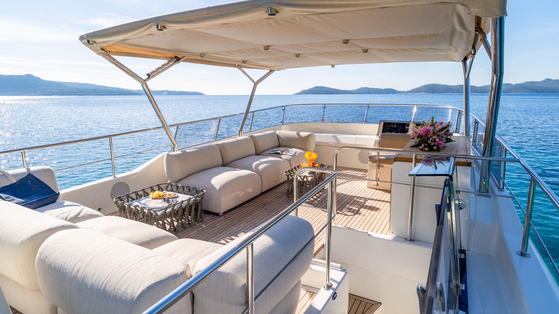 10-Cloud-9-flybridge_.jpg