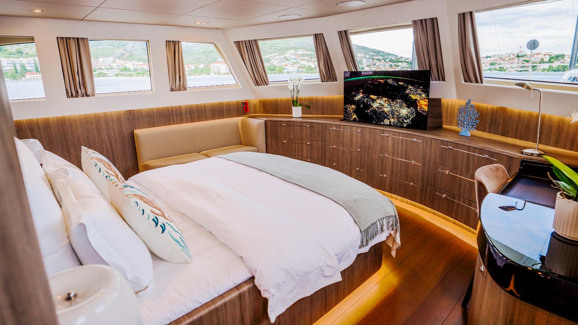20-Dream-Master-cabin-view_.jpg