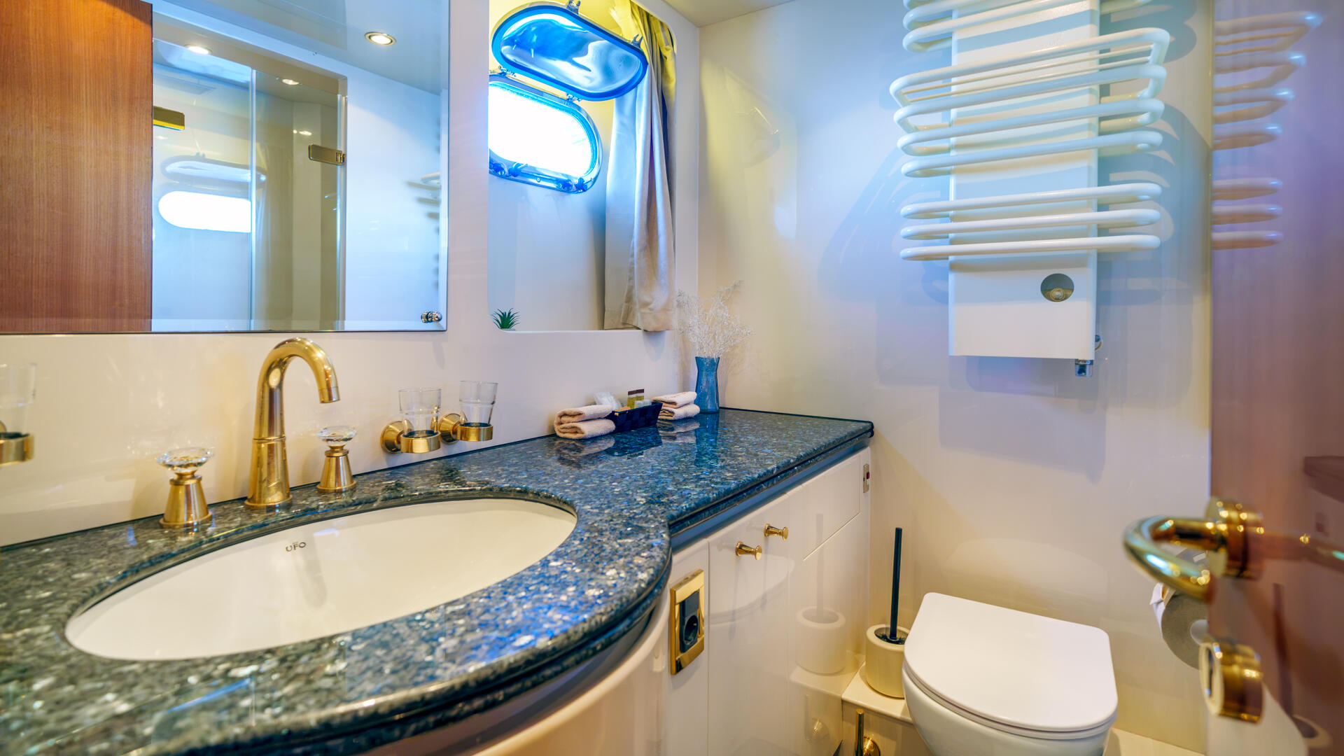 30-Conte-Stefani-Vip-cabin-ensuite_.jpg