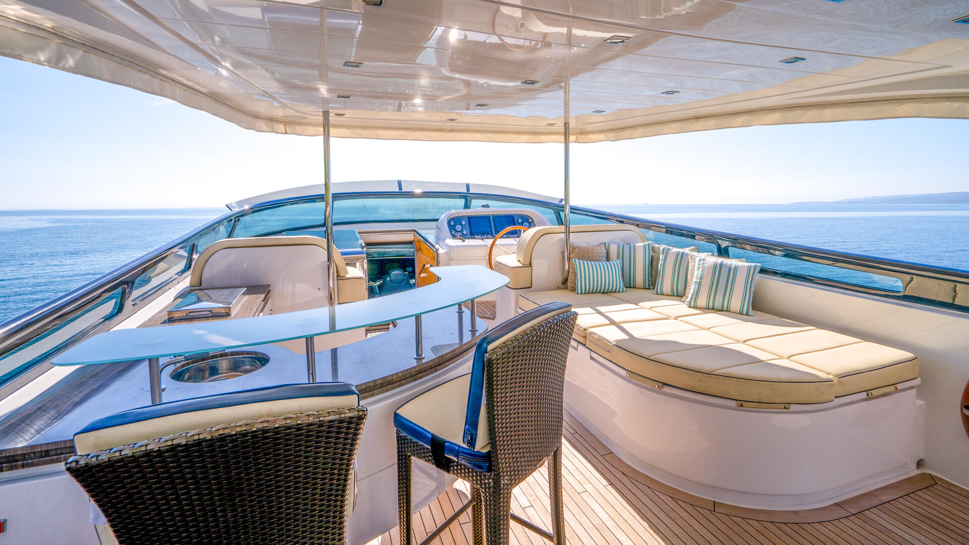 09-Cynthia-flybridge_.jpg