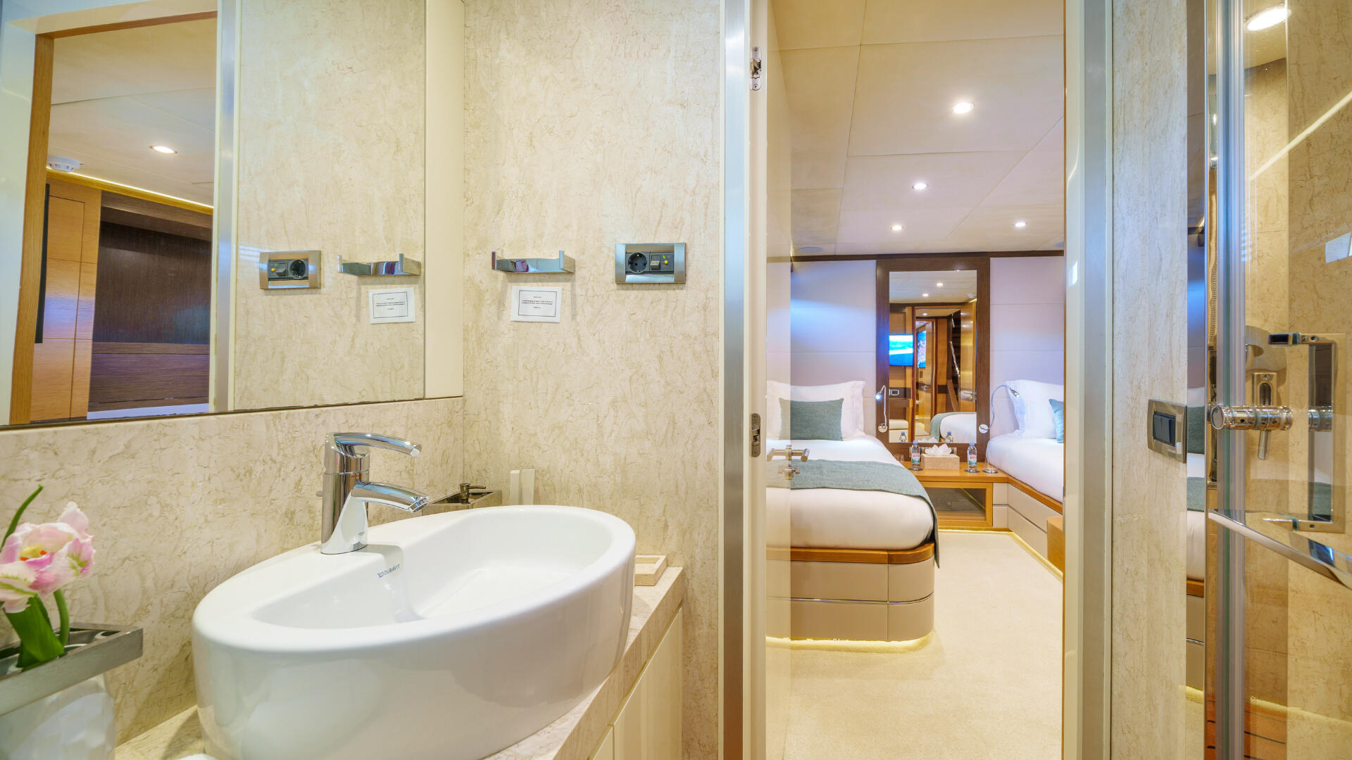 40-Silent-World-Twin-ensuite_.jpg