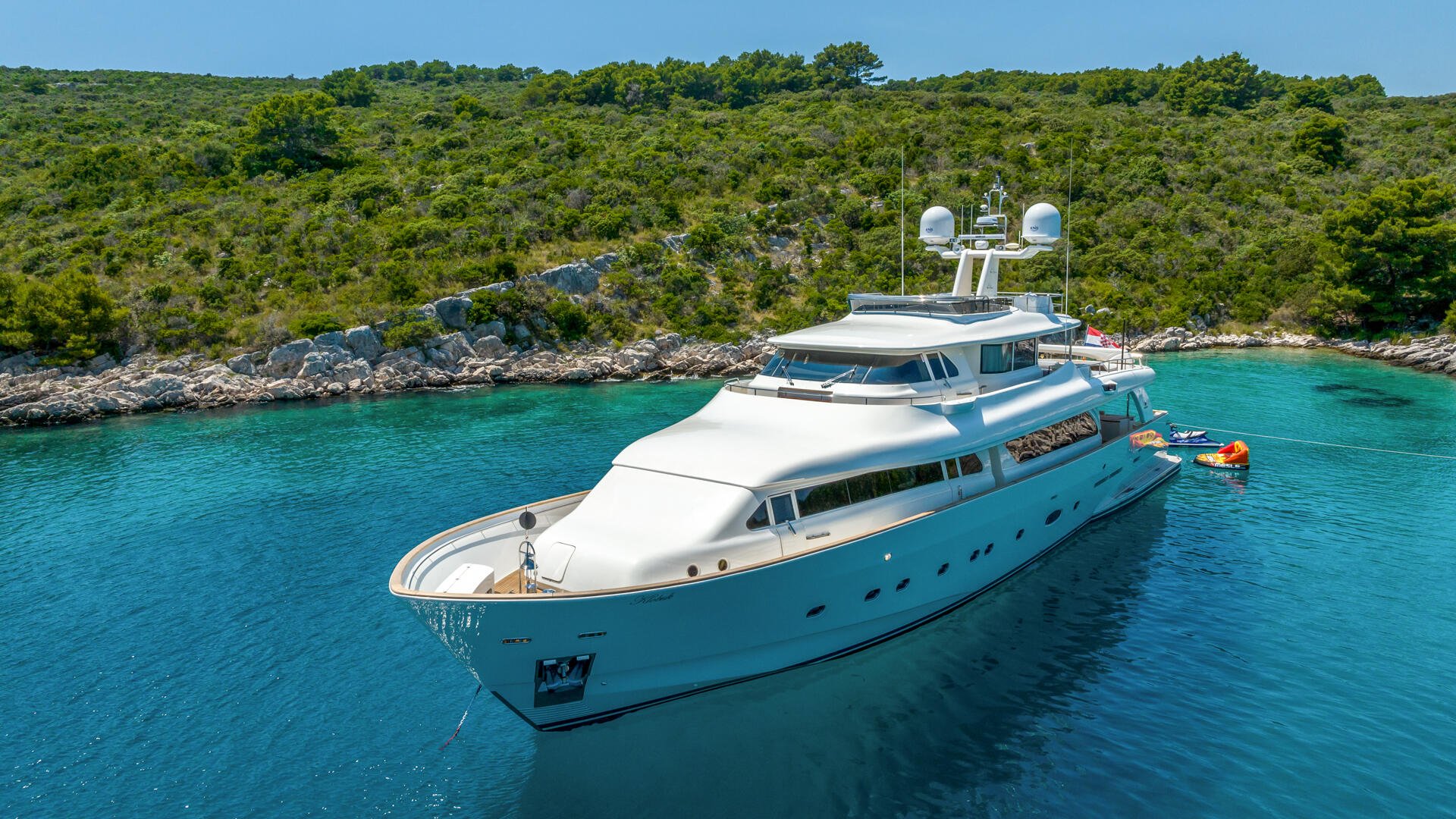 03-Klobuk-bow-view_.jpg