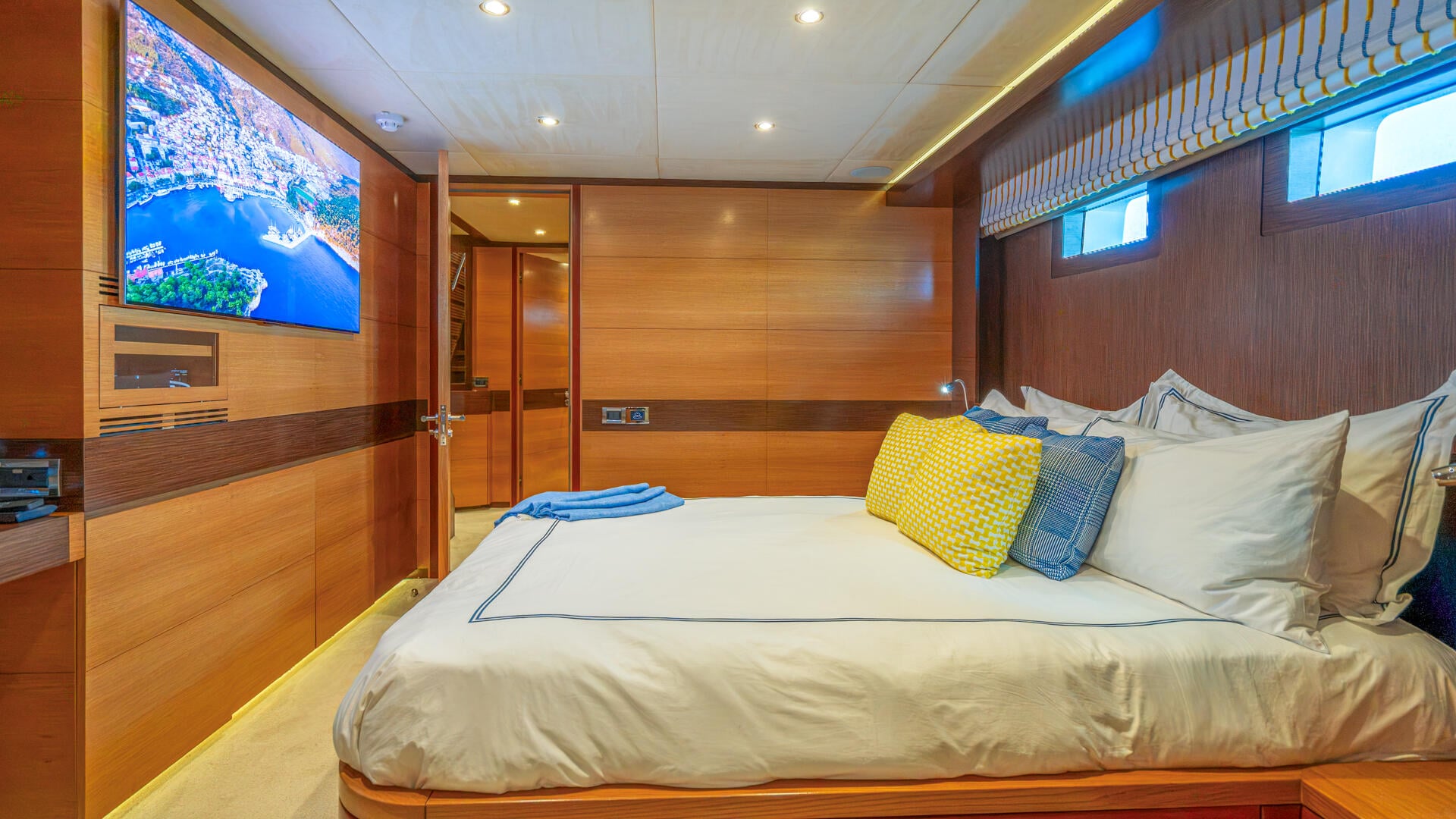 42-Silent-World-starboard-double-cabin_.jpg