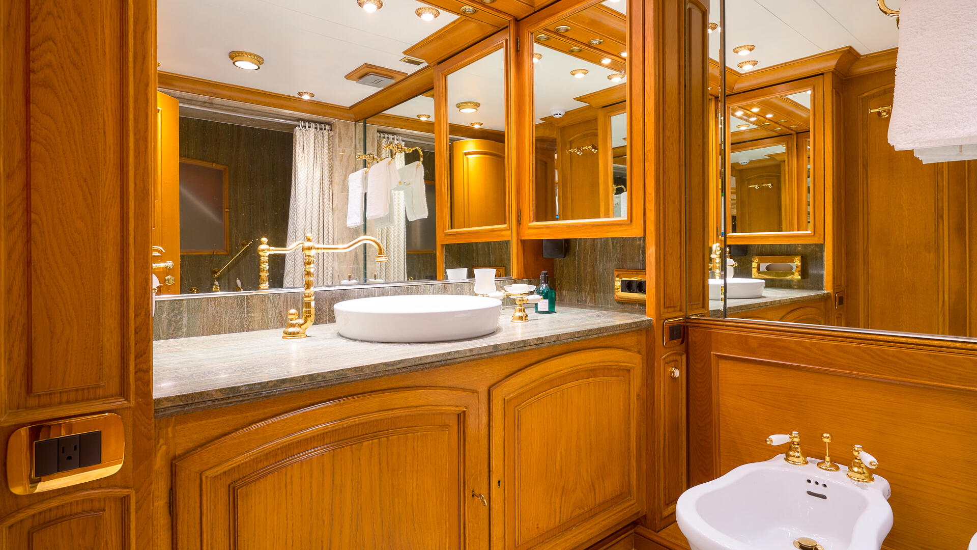 23-To-Je-To-master-bathroom_.jpg
