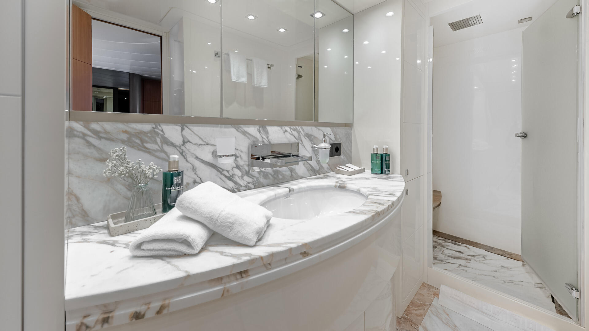 25-Cynthia-VIP-cabin-bathroom_.jpg