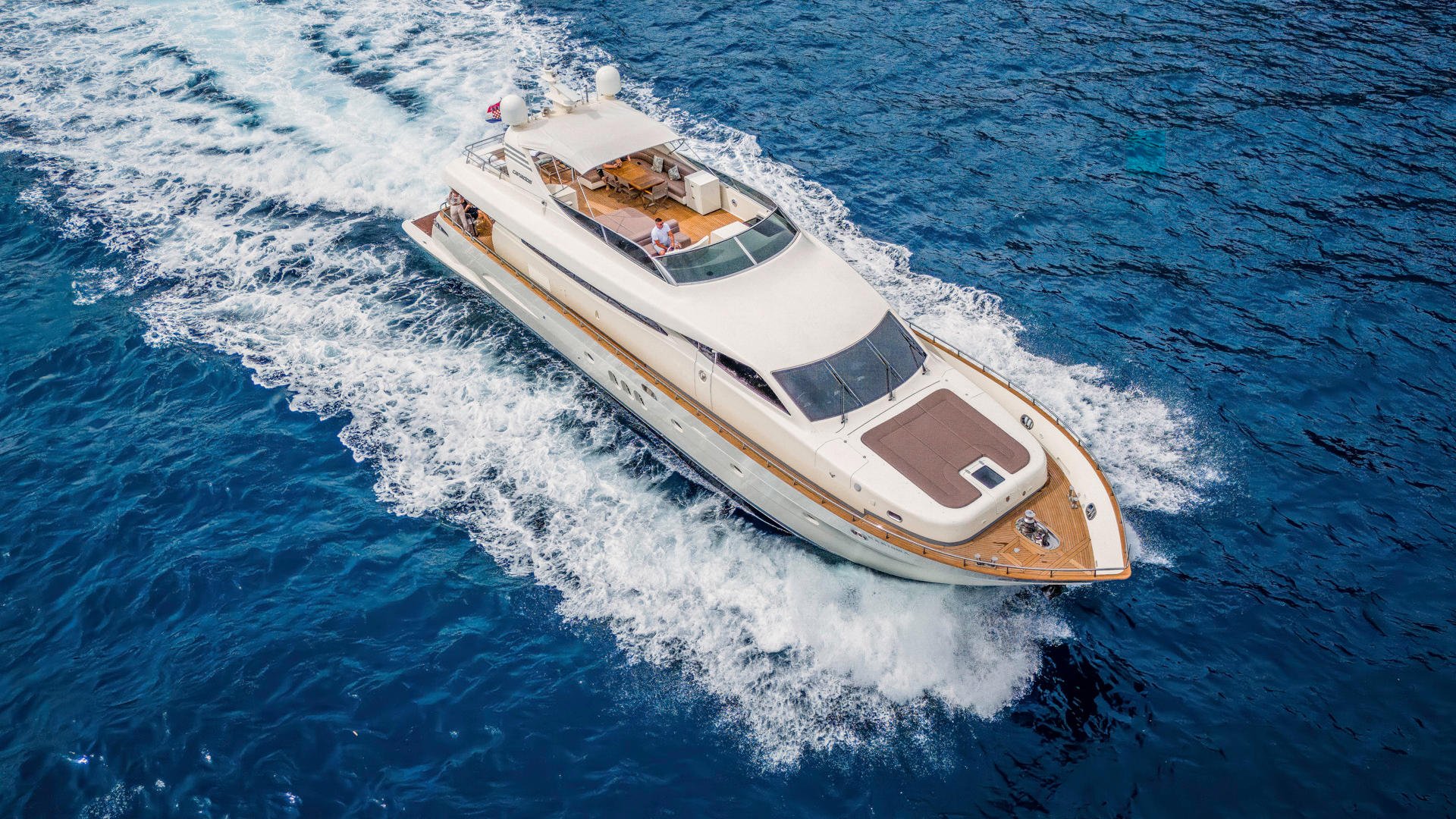 10-KARISMA-starboard-running_.JPG