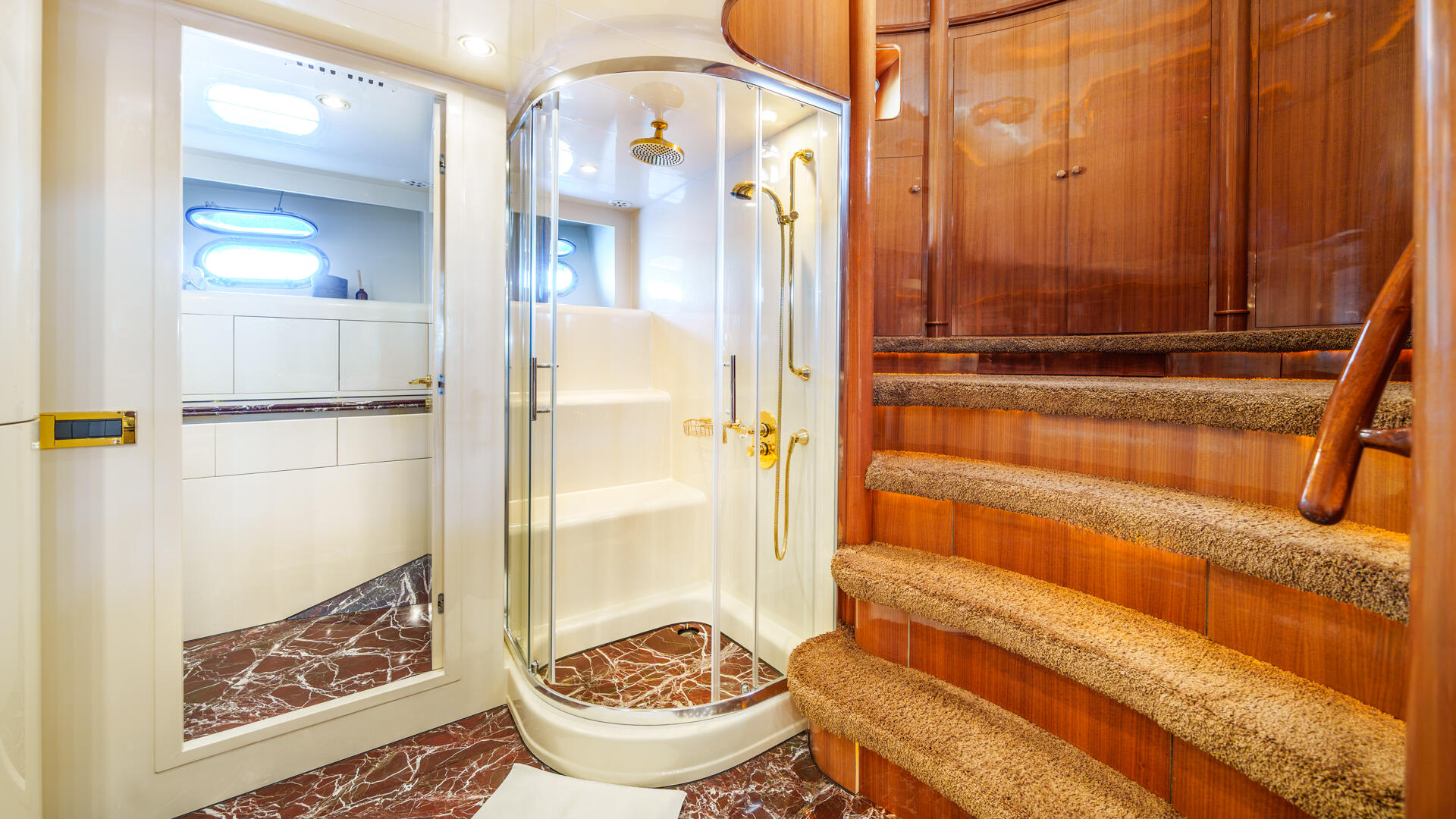 20-Conte-Stefani-Master-cabin-ensuite_.jpg