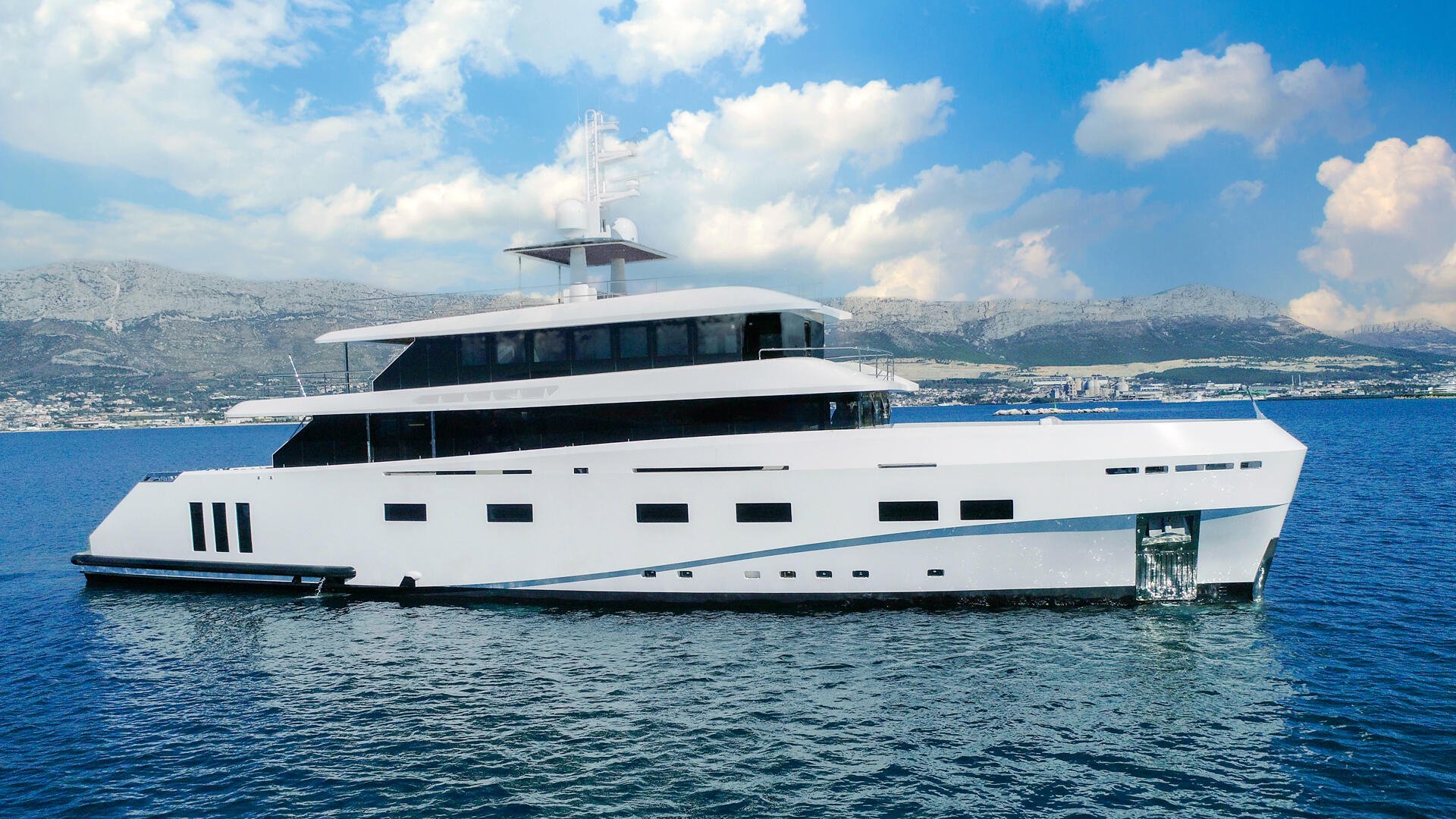 02-RENATA-starboard_.jpg