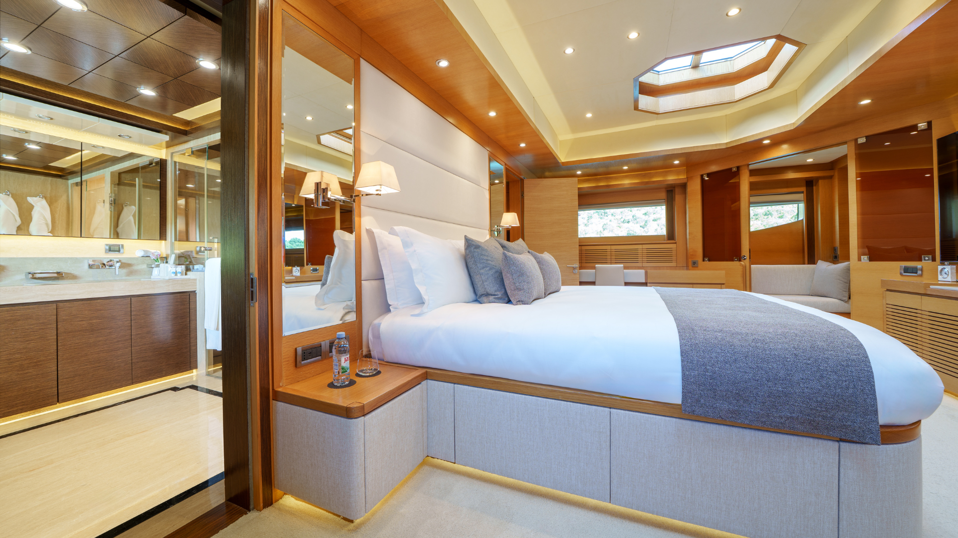 22-Silent-World-Master-suite_.png