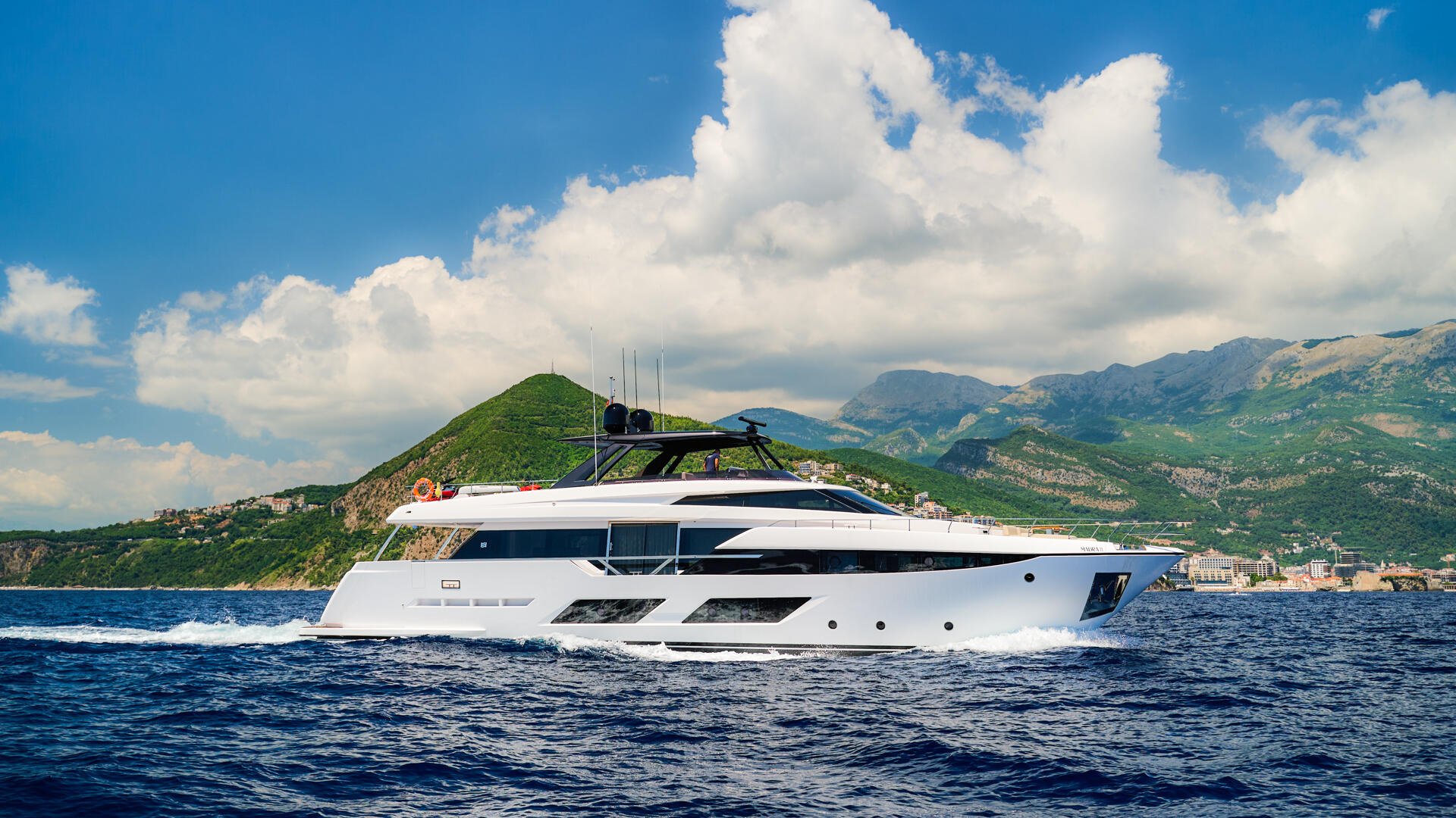 03-Madra-II-starboard-cruising_.jpg
