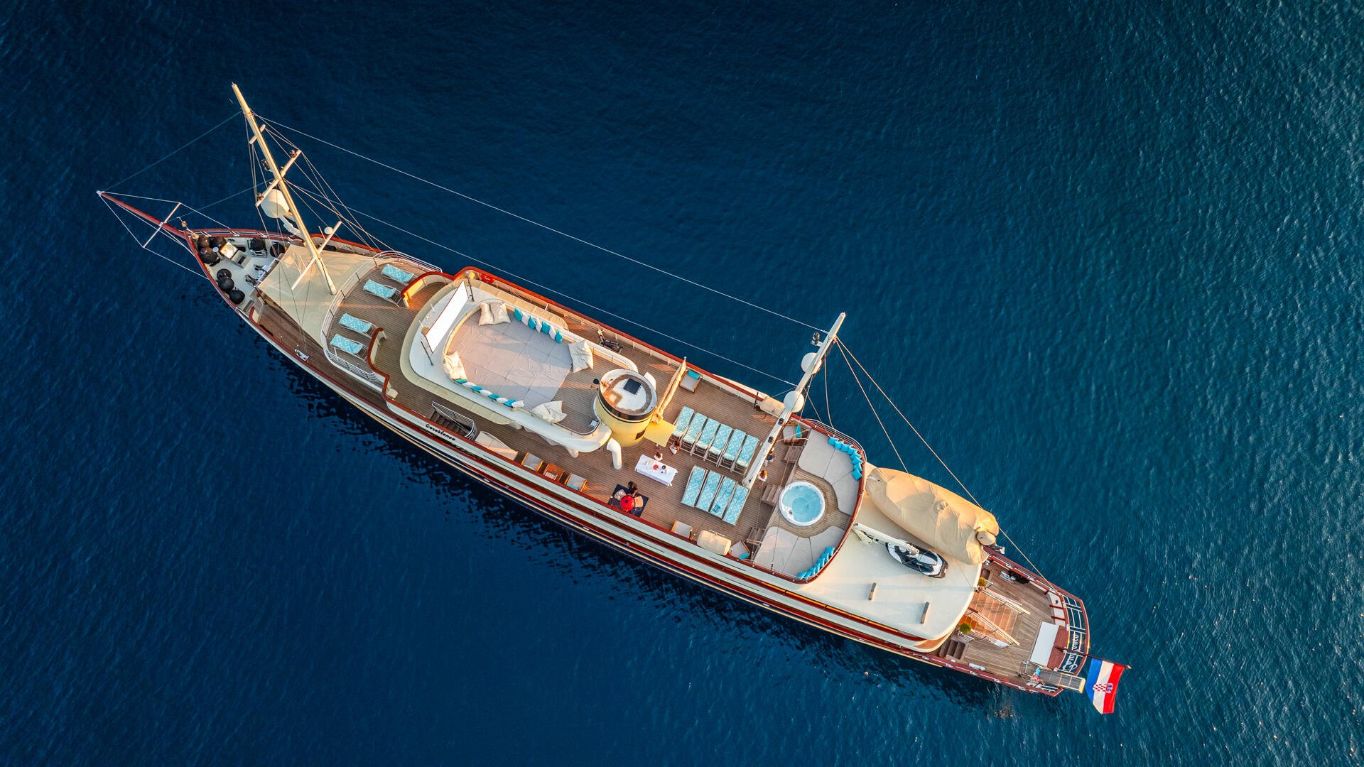 07-Casablanca-anchored_.jpg