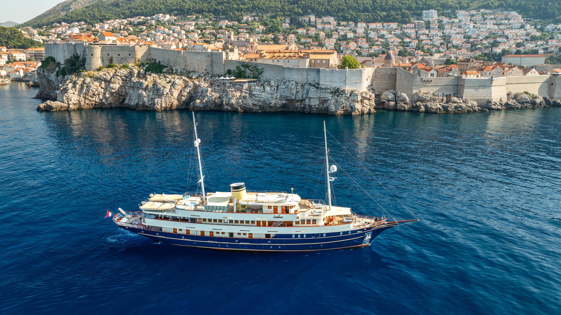 01-Casablanca-starboard_.jpg