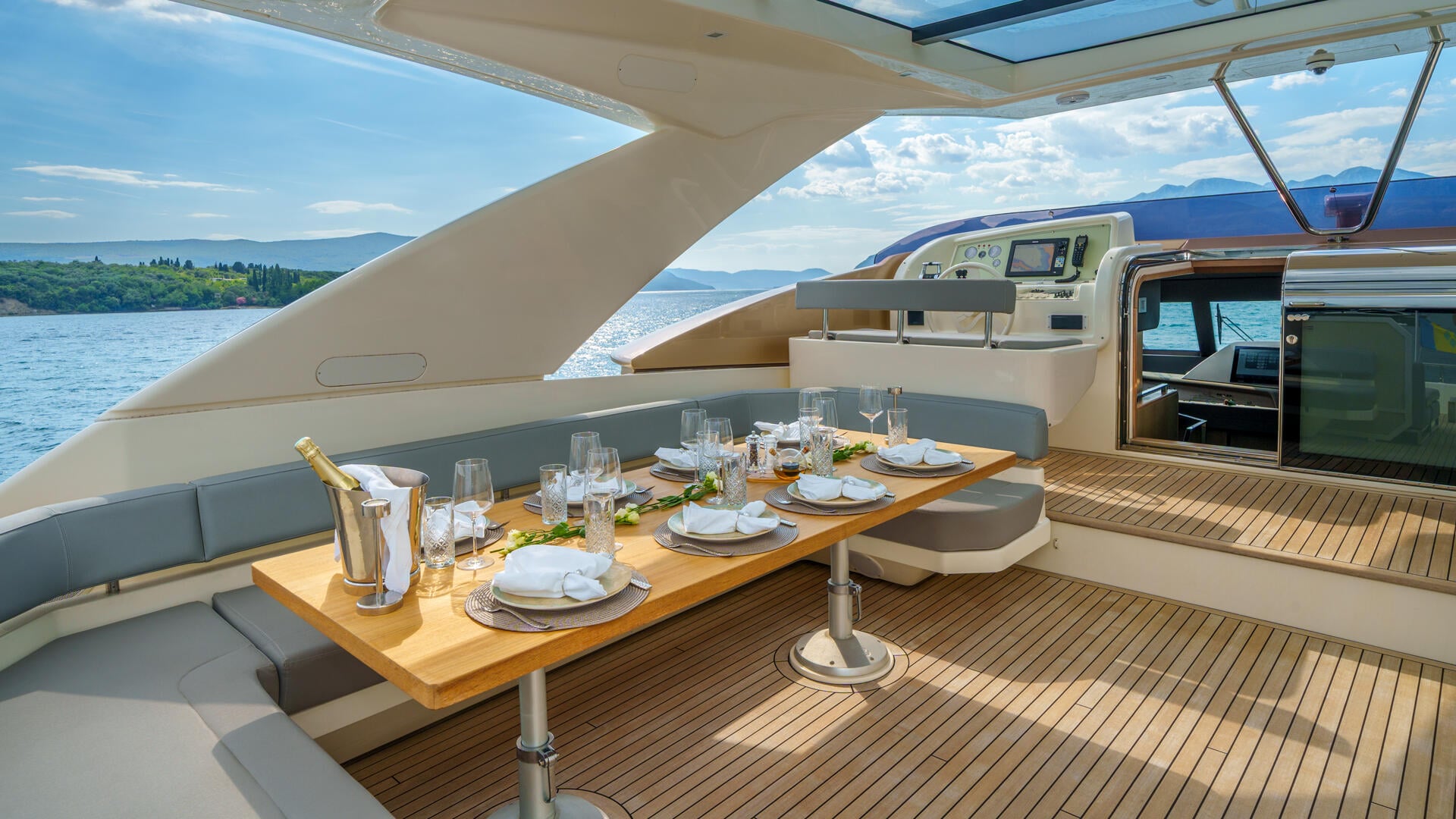 11-Iva-flybridge_.jpg
