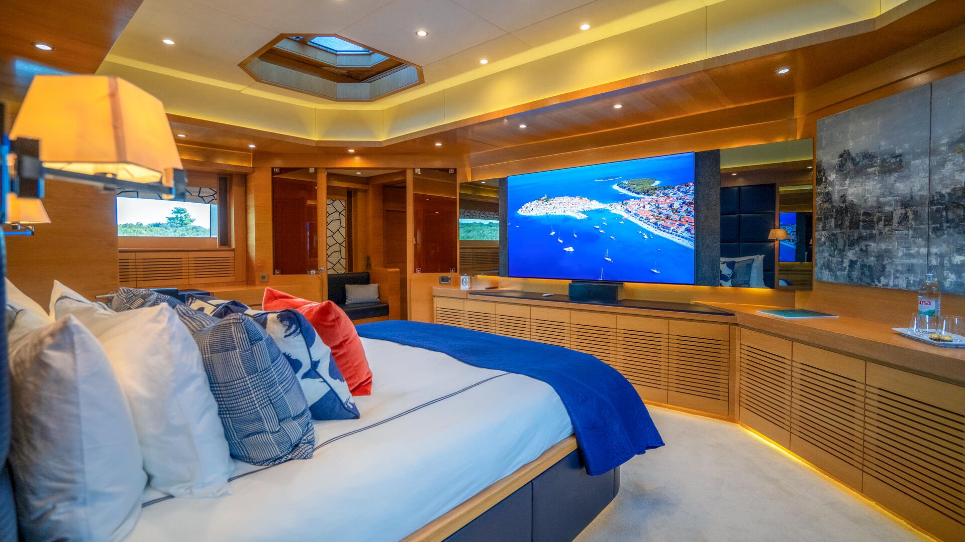 22-Silent-World-Master-cabin_.jpg