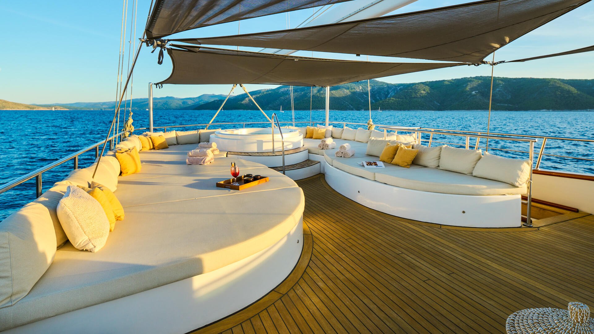 09-Lady-Gita-sundeck-lounge_.jpg
