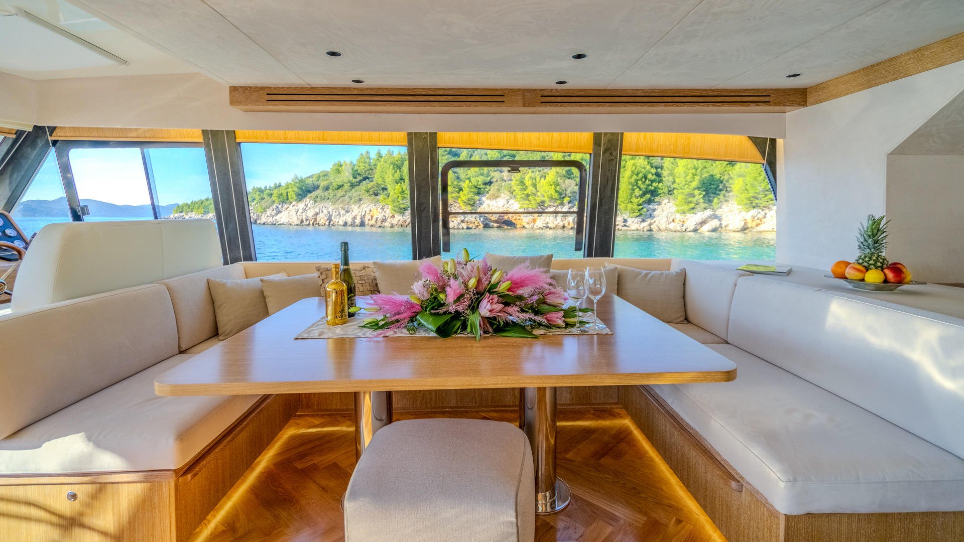 17-Cloud-9-salon-dining-area_.jpg