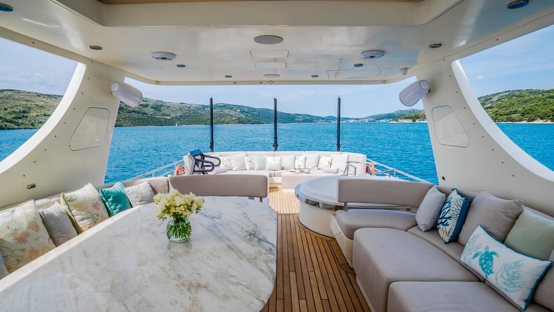 13-Dream-flybridge-table-and-lounge__.jpg
