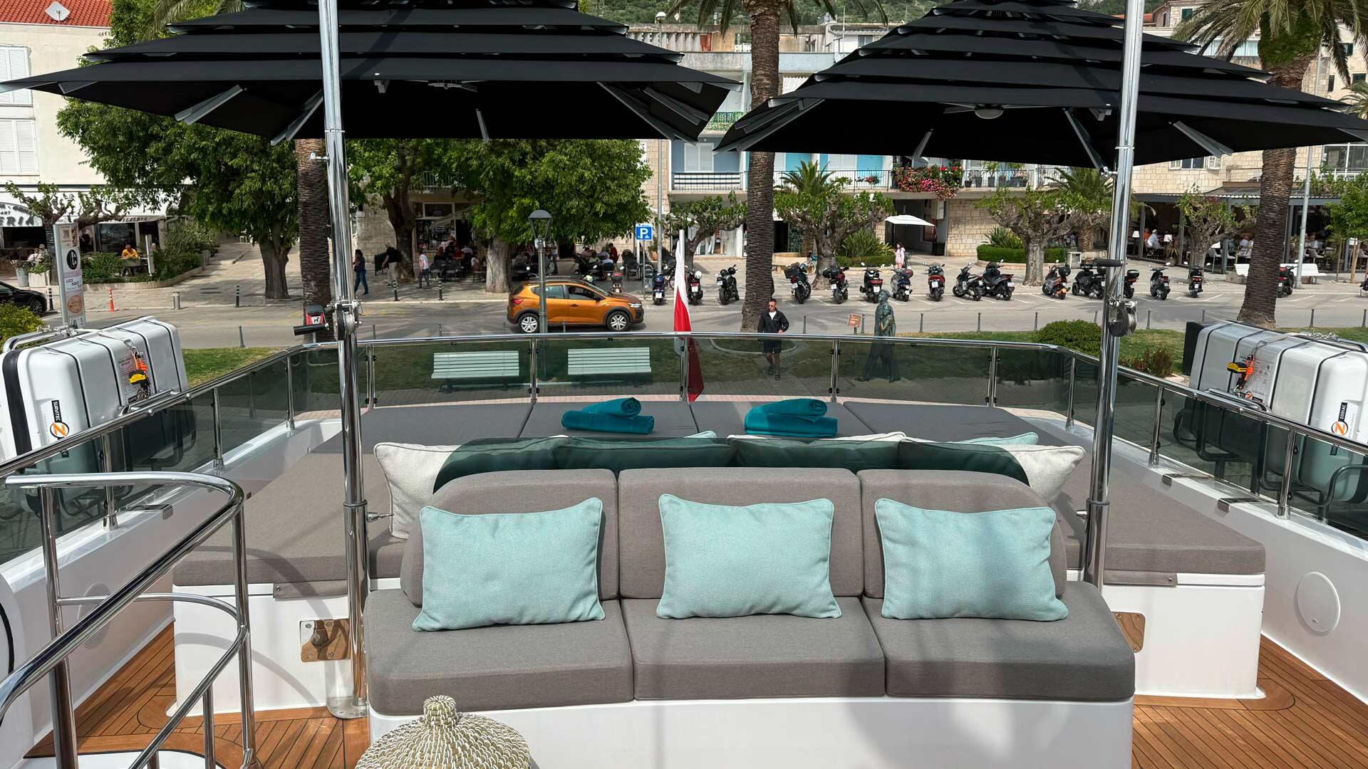 13-Cynthia-flybridge-view_.jpg