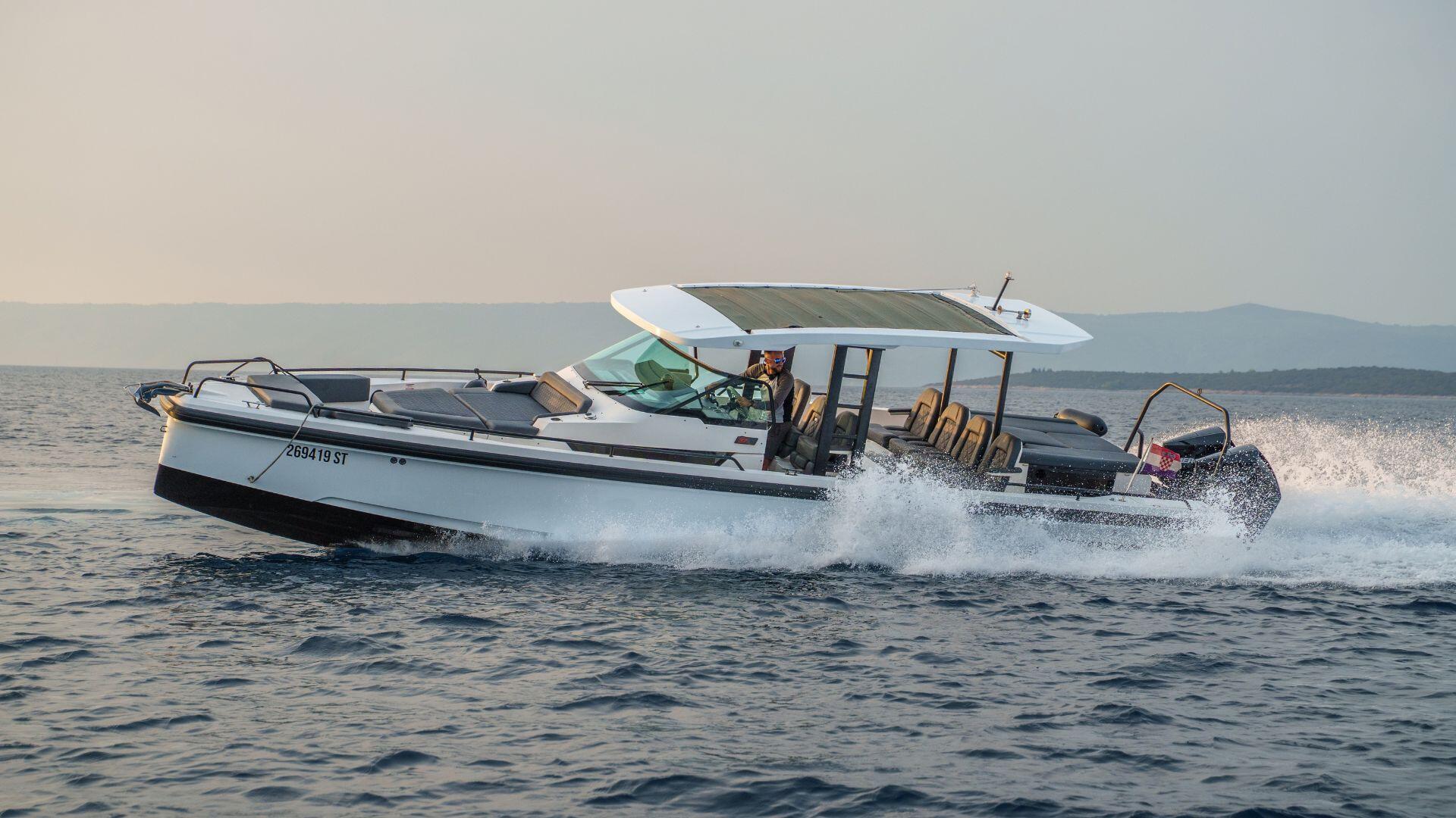 44-Argo-chase-tender_.jpg