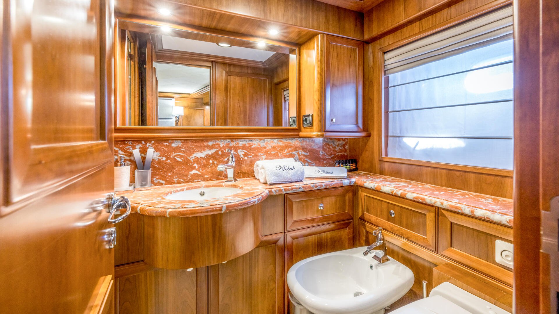 29-Klobuk-Double-cabin-bathroom_.jpg