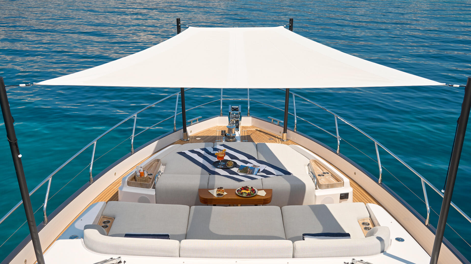 21-Aglaya-Bow-View-from-Flybridge_.jpg